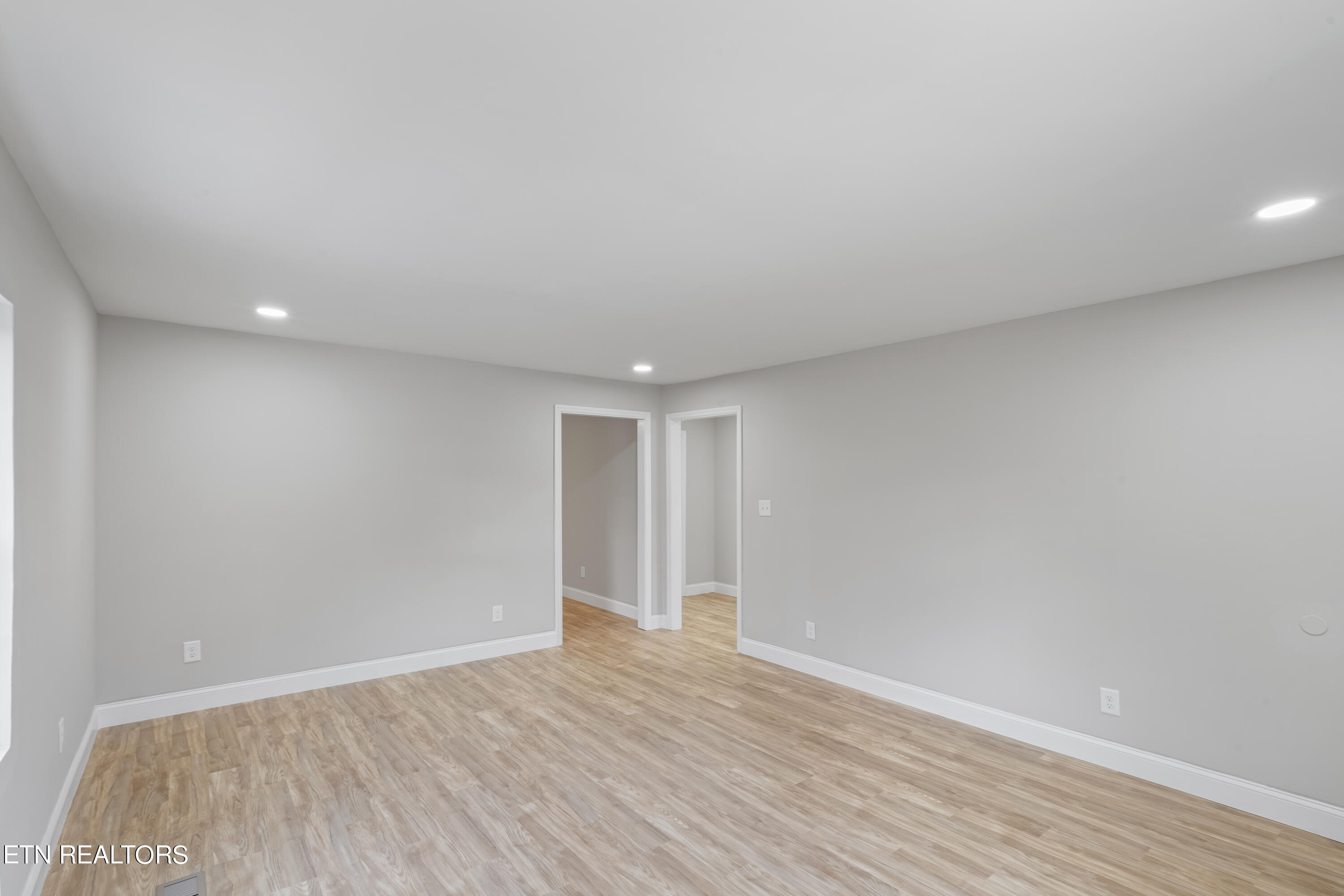 913 Doll Ave
