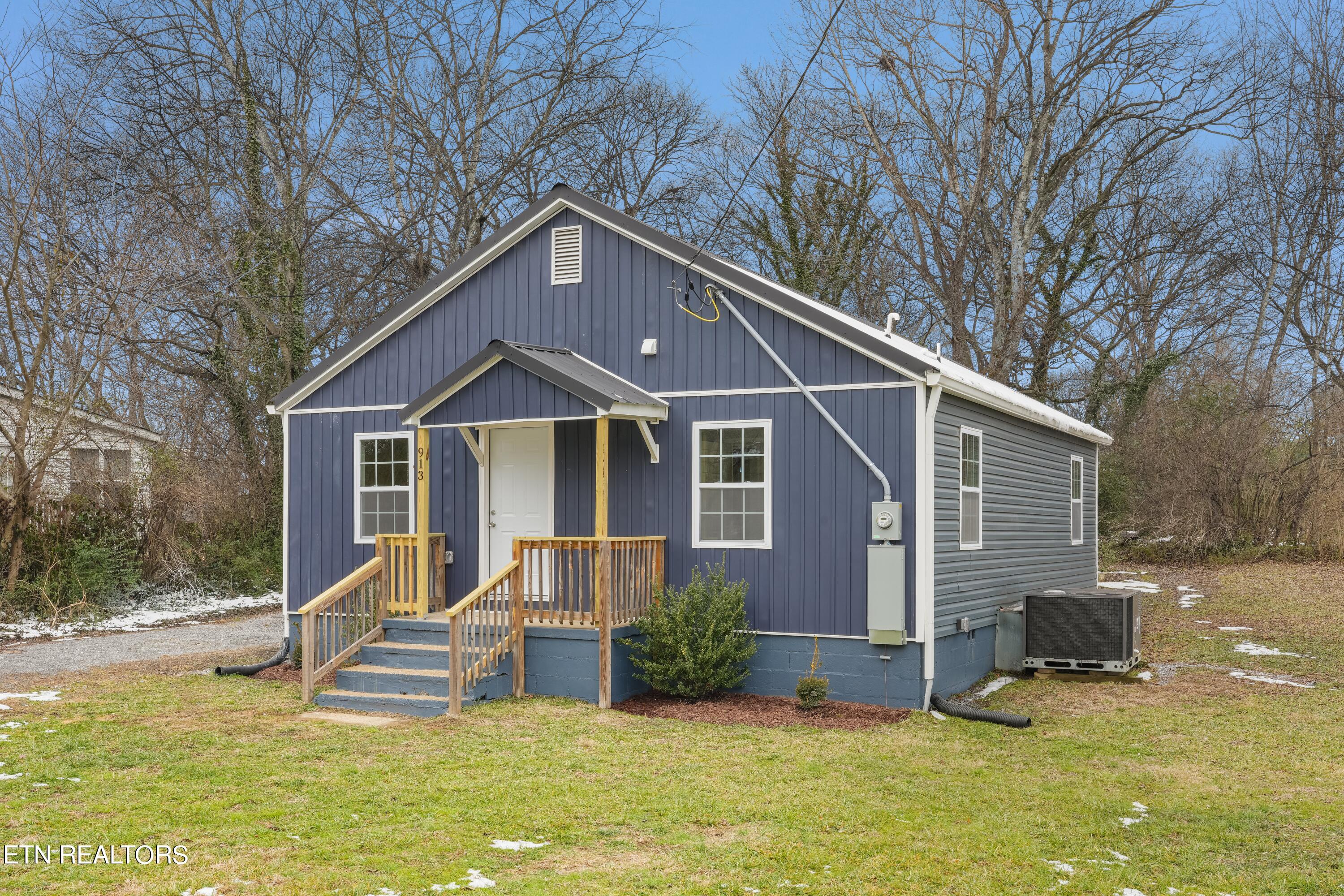913 Doll Ave