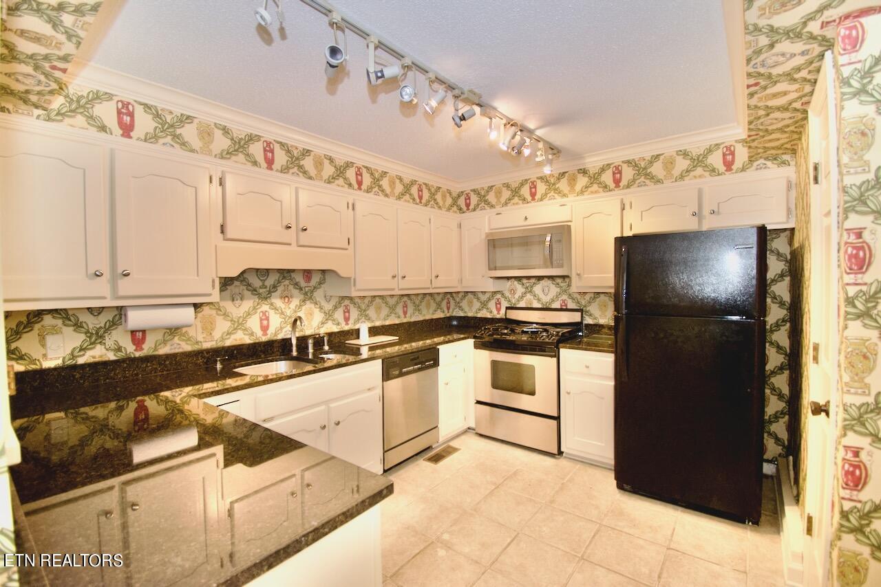 603 Selkirk Drive