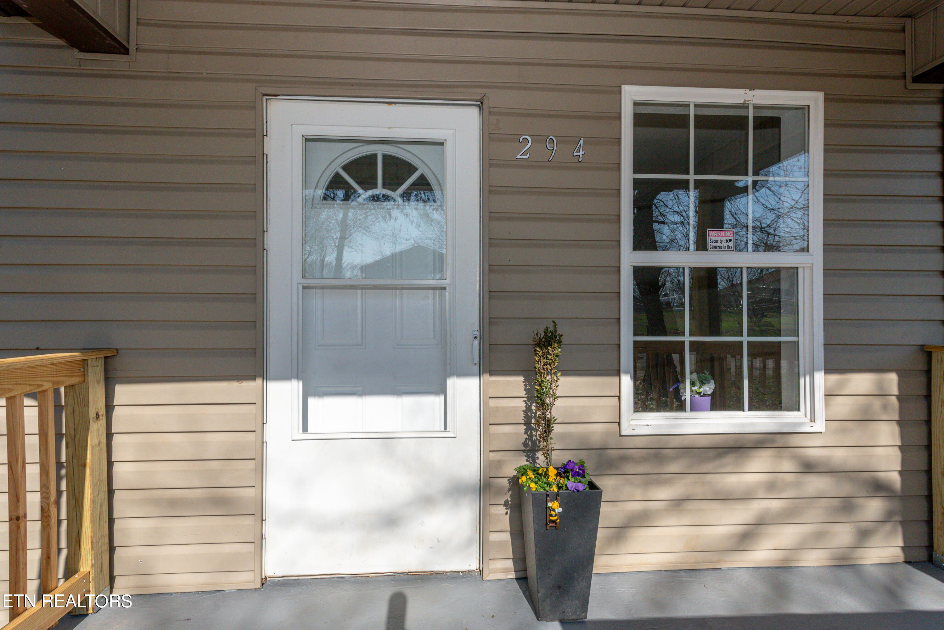 294 W Newton St
