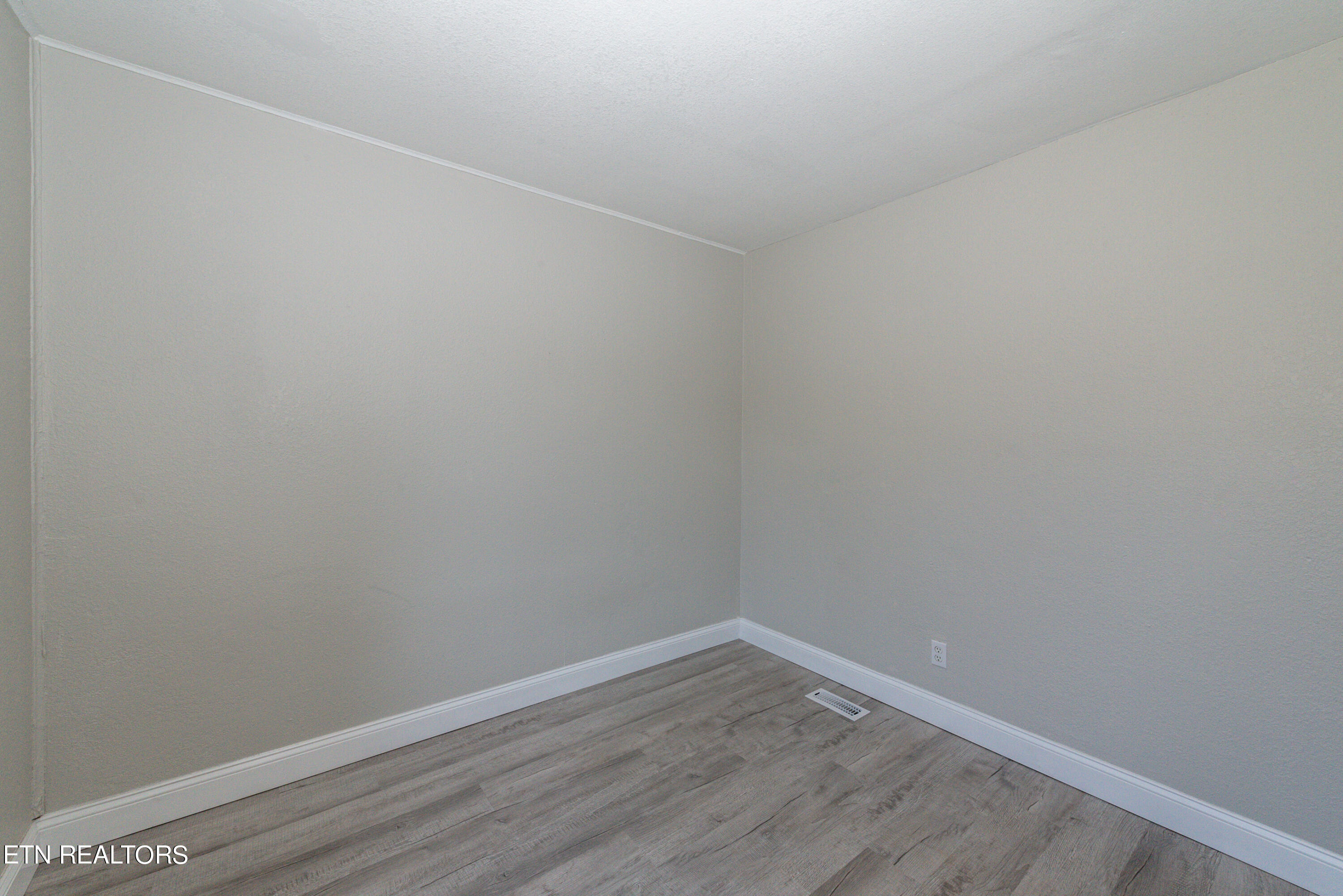294 W Newton St