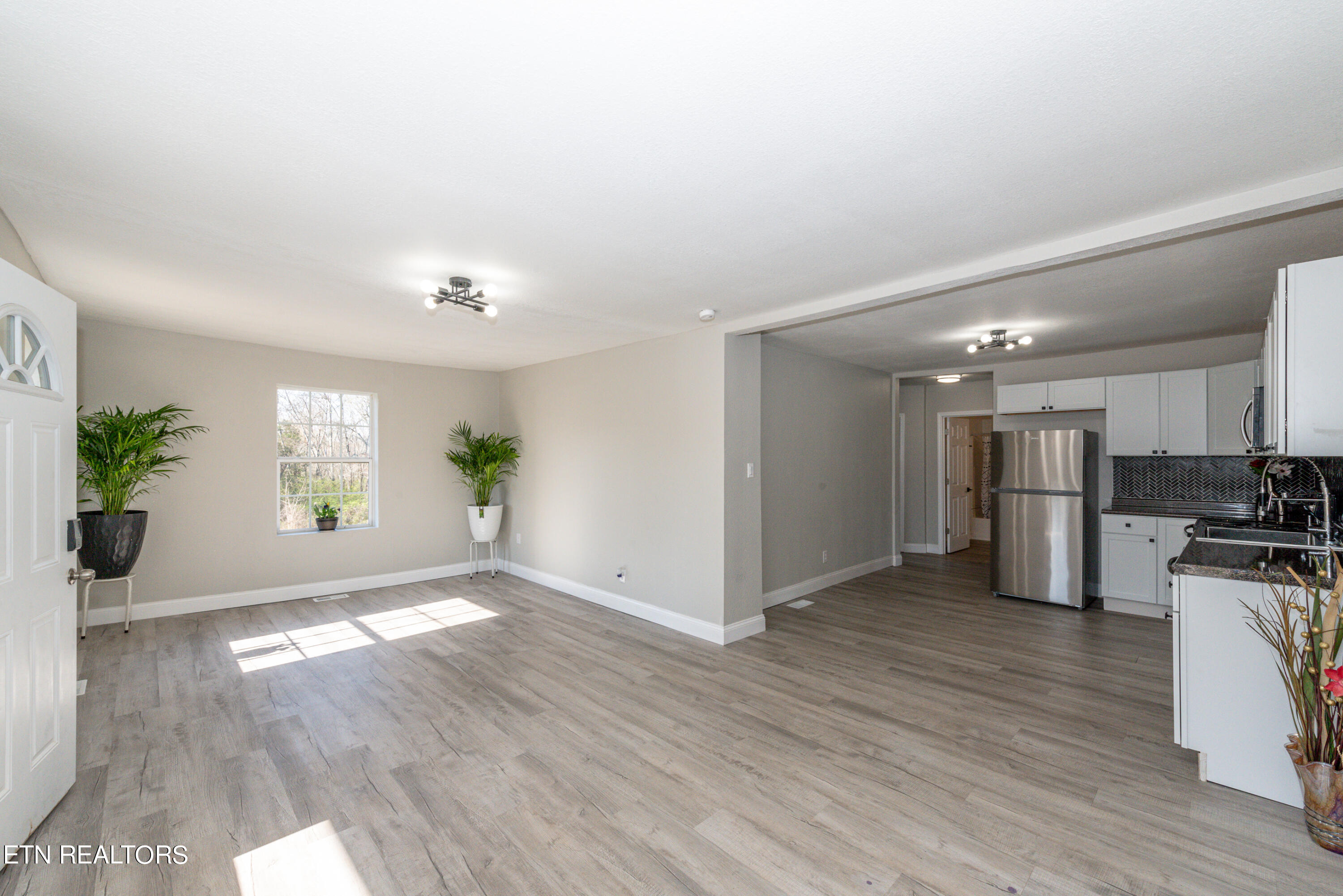294 W Newton St
