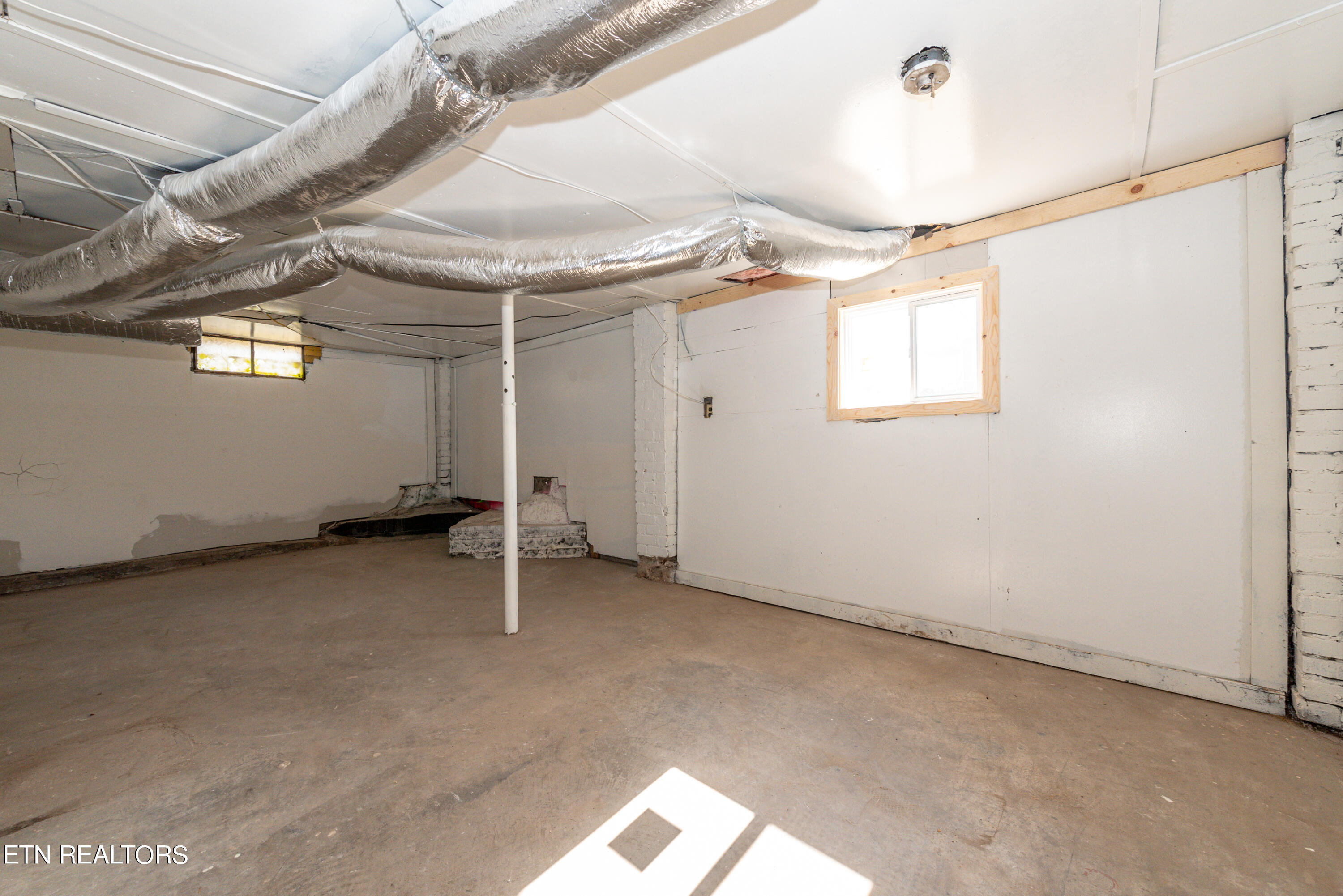 294 W Newton St
