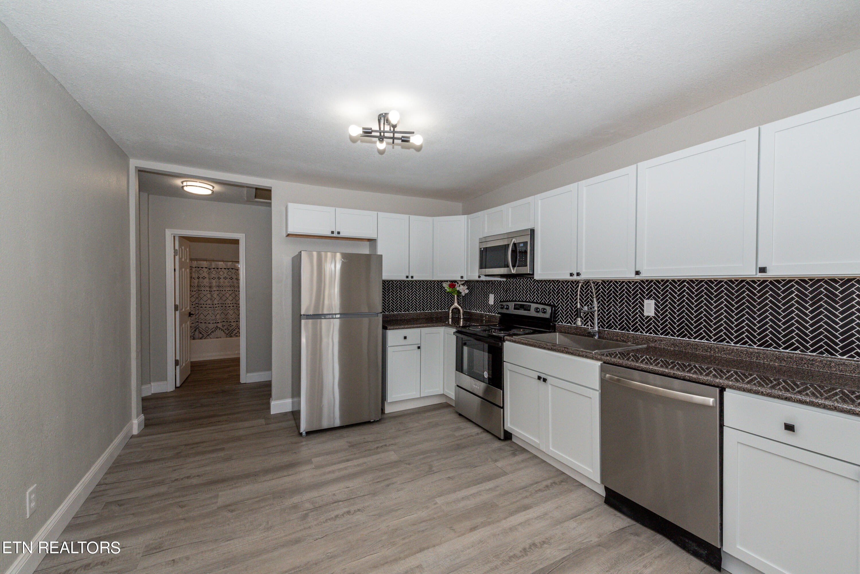 294 W Newton St
