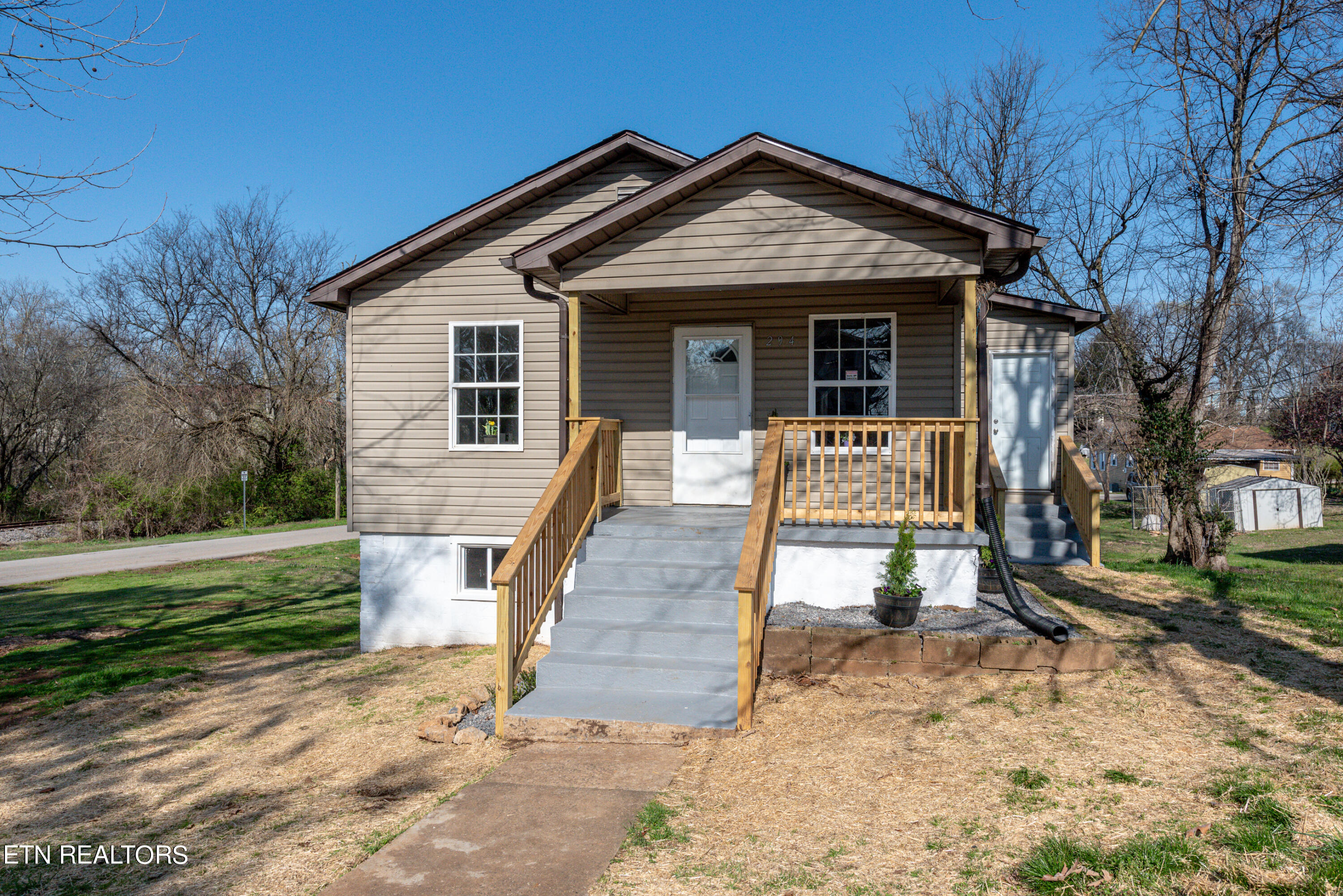 294 W Newton St