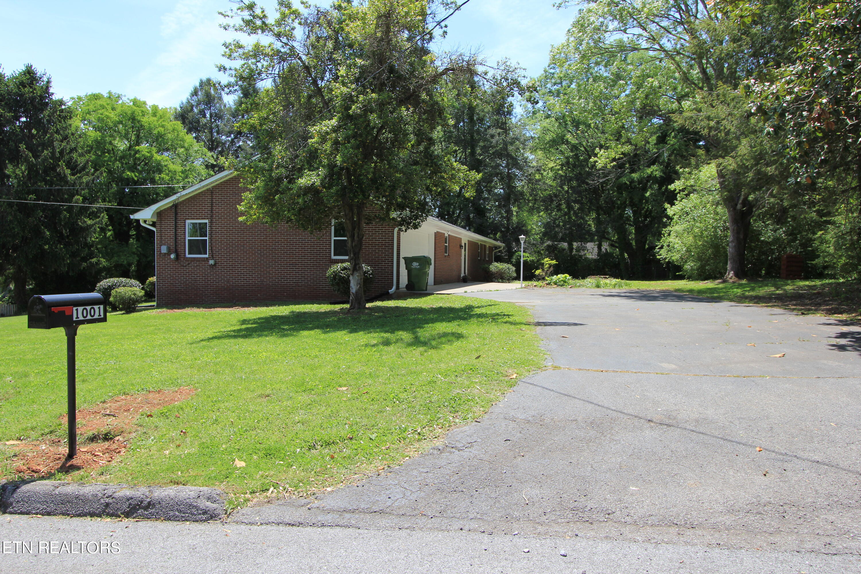 1001 Willow Drive