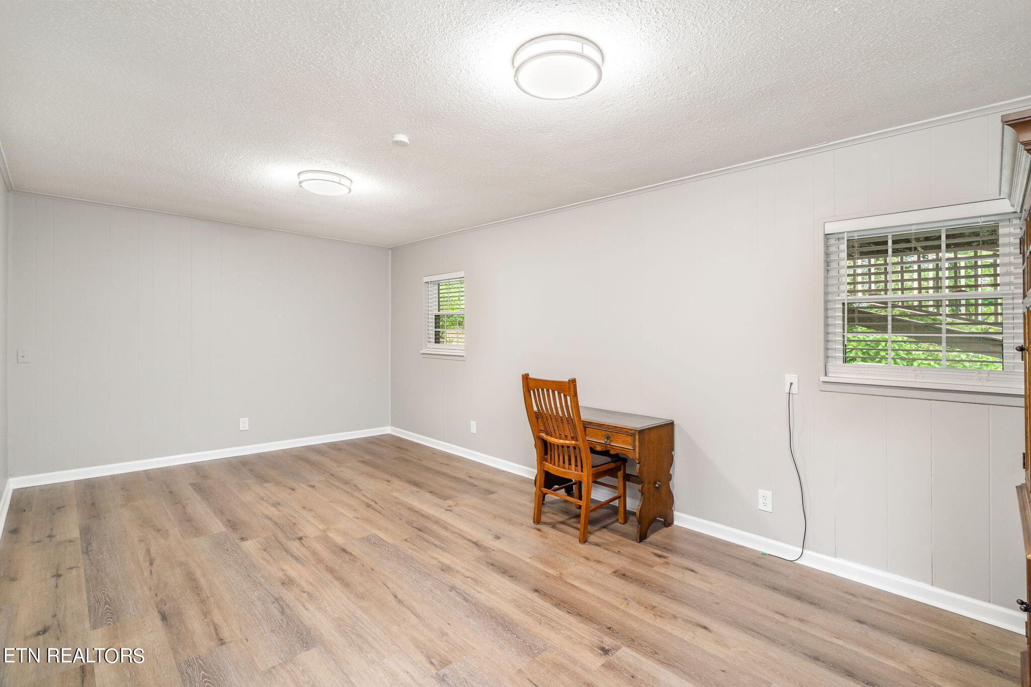 233 Amesbury Rd