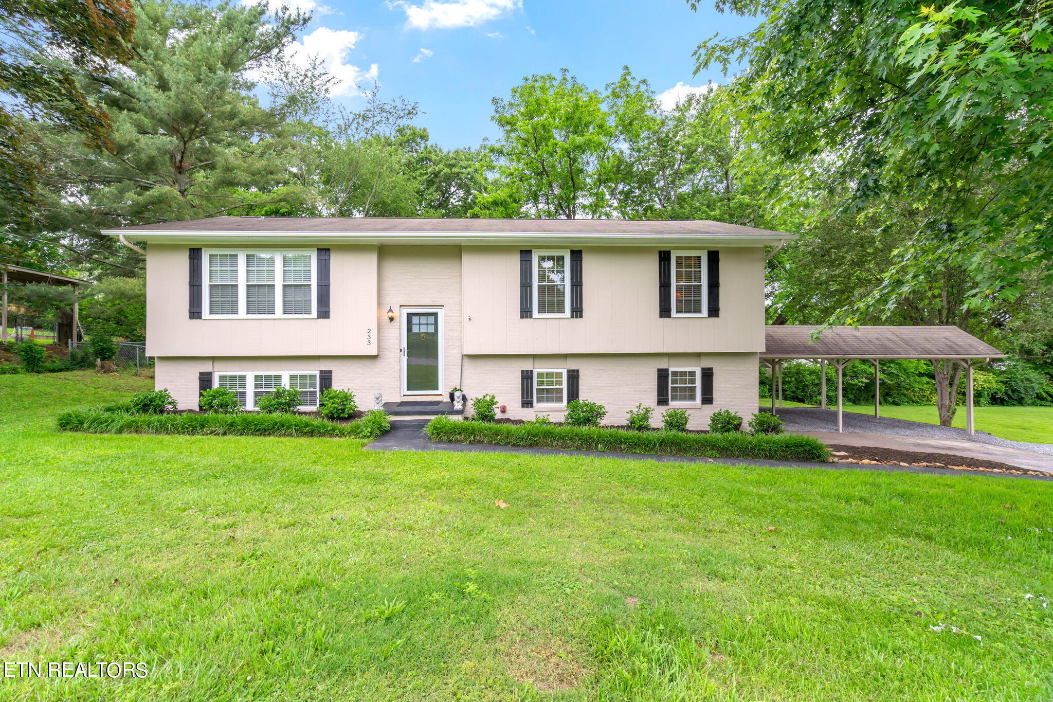 233 Amesbury Rd