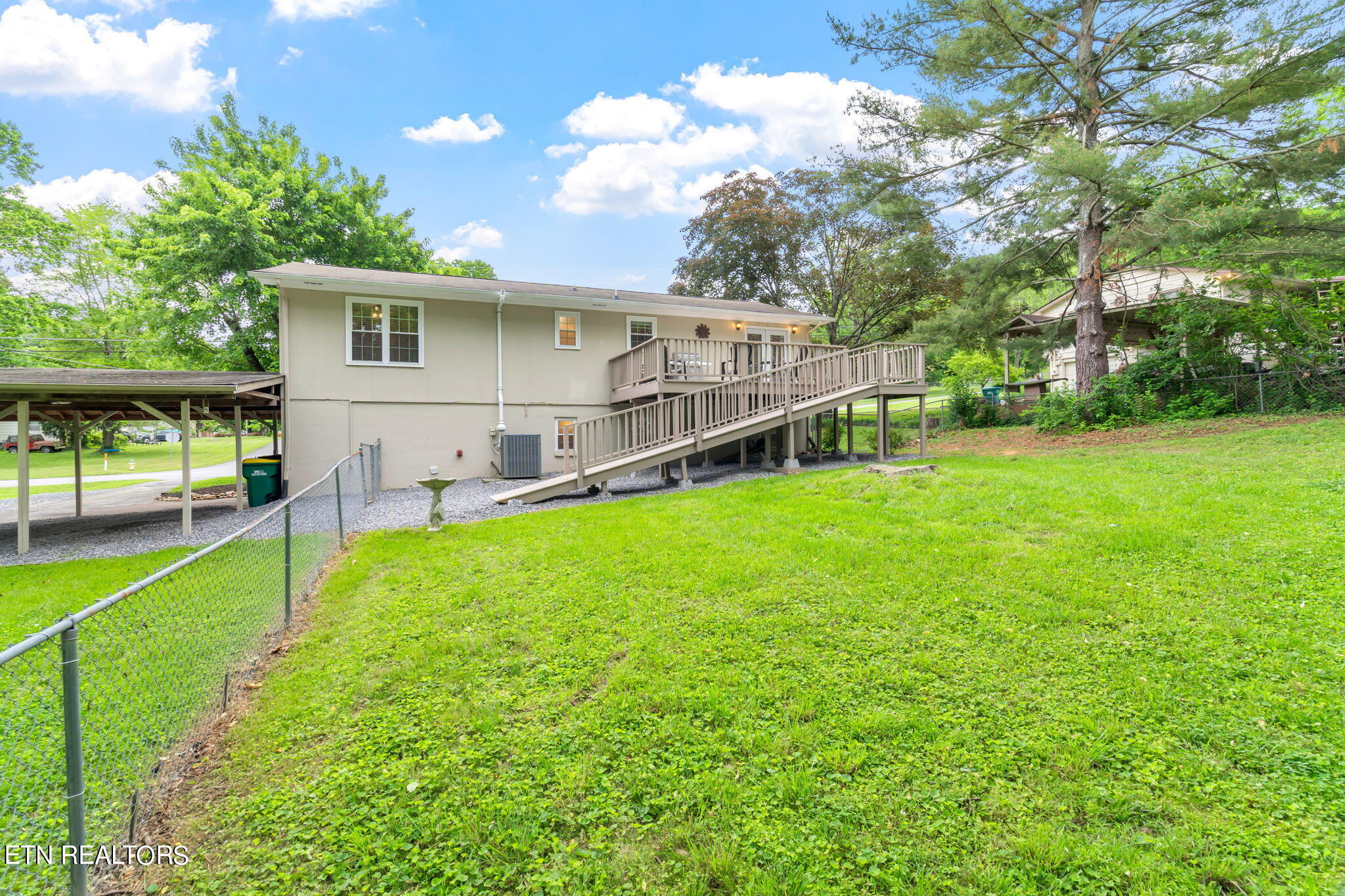 233 Amesbury Rd