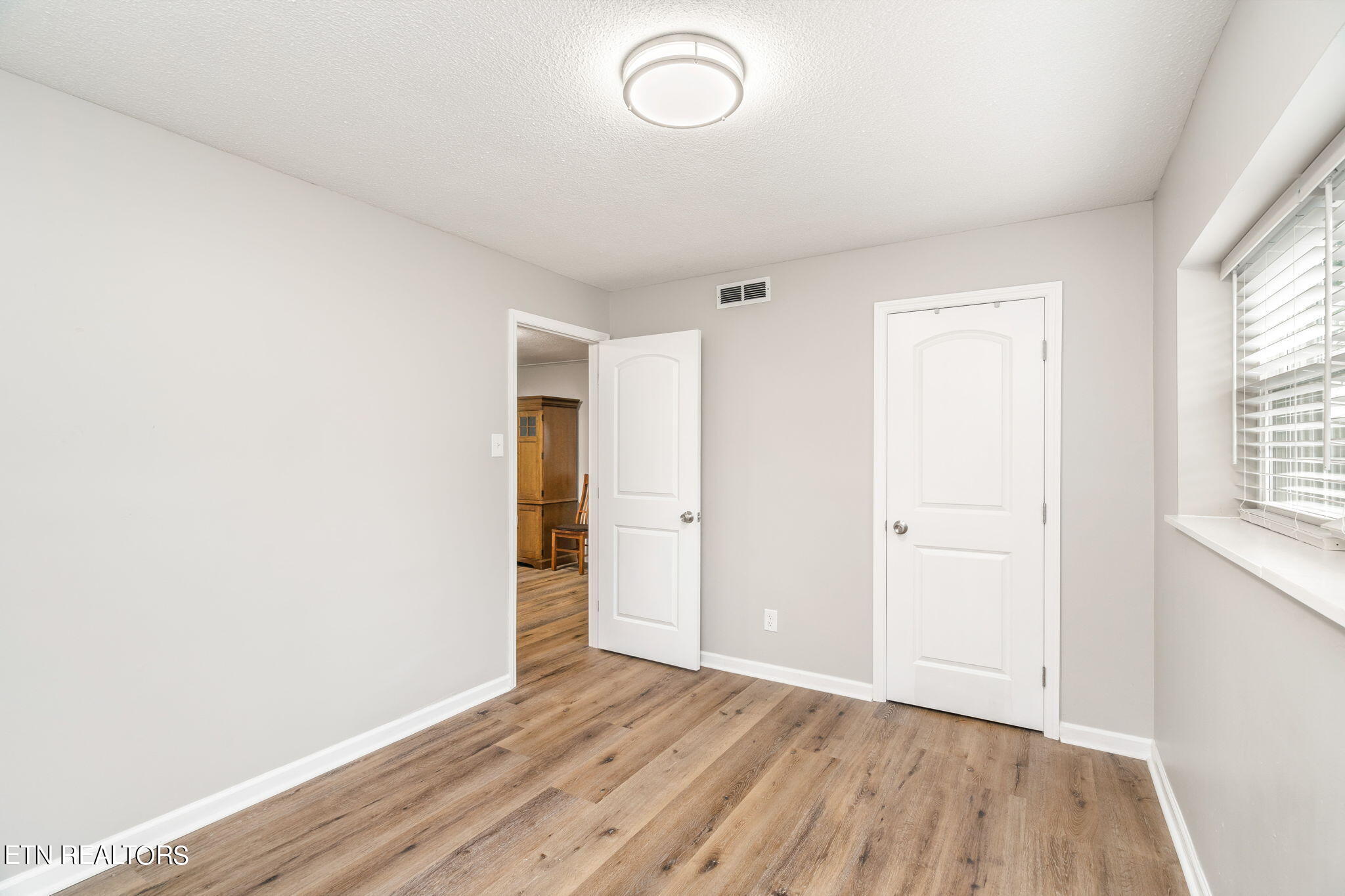 233 Amesbury Rd