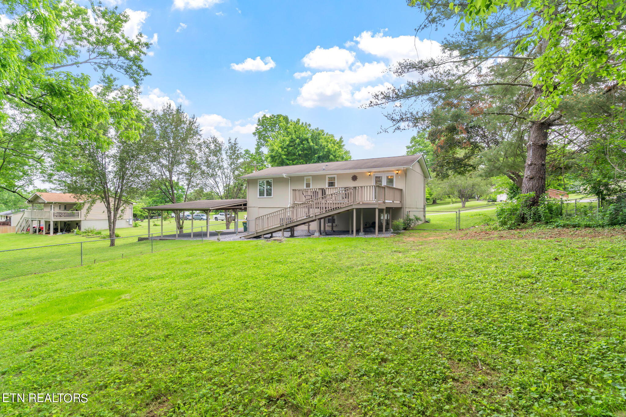 233 Amesbury Rd