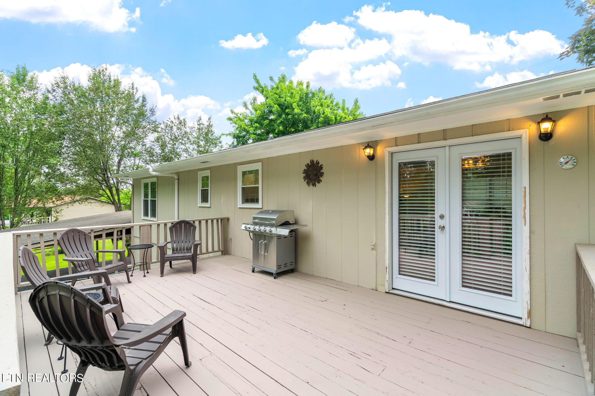 233 Amesbury Rd