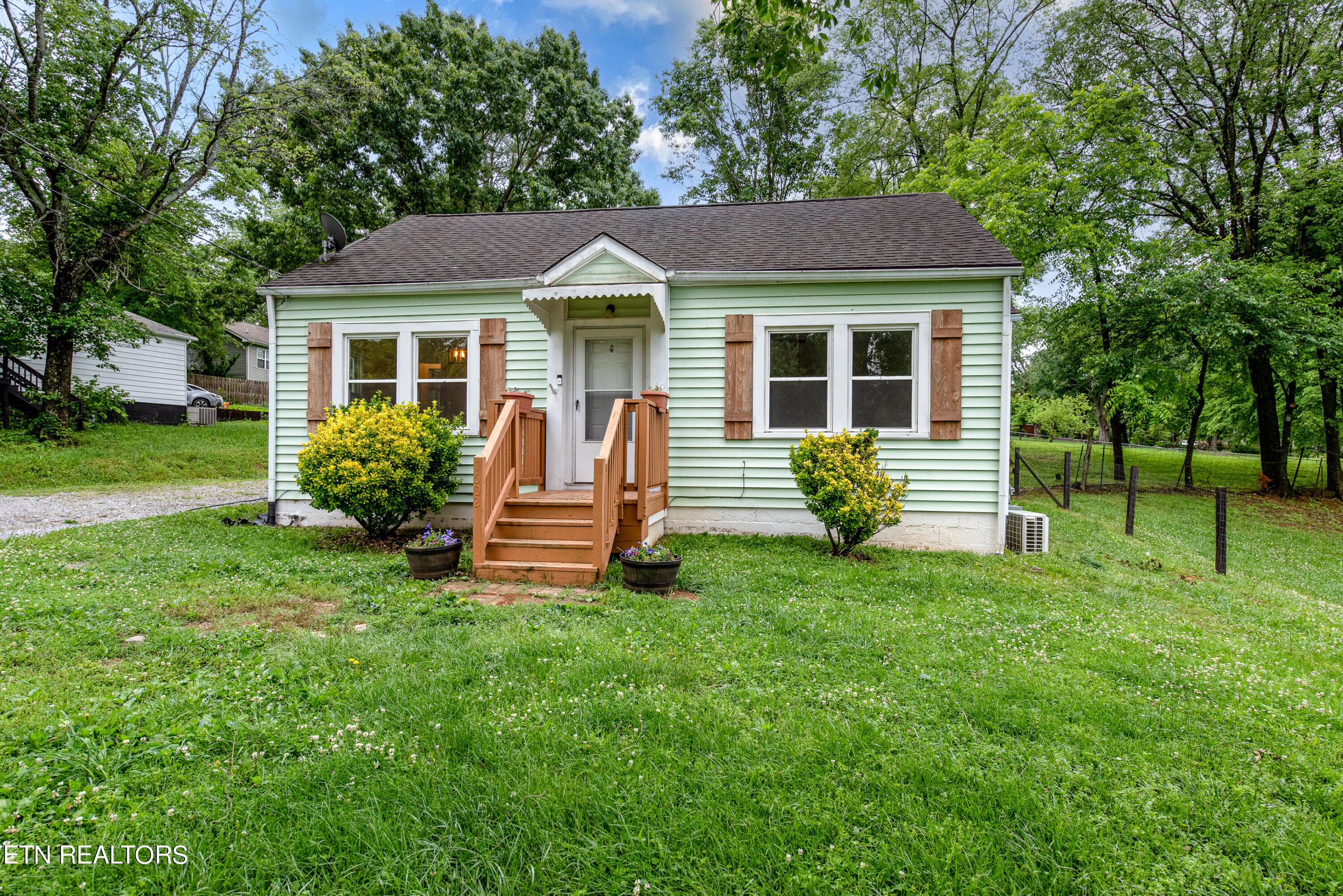 1602 Tuckaleechee Pike