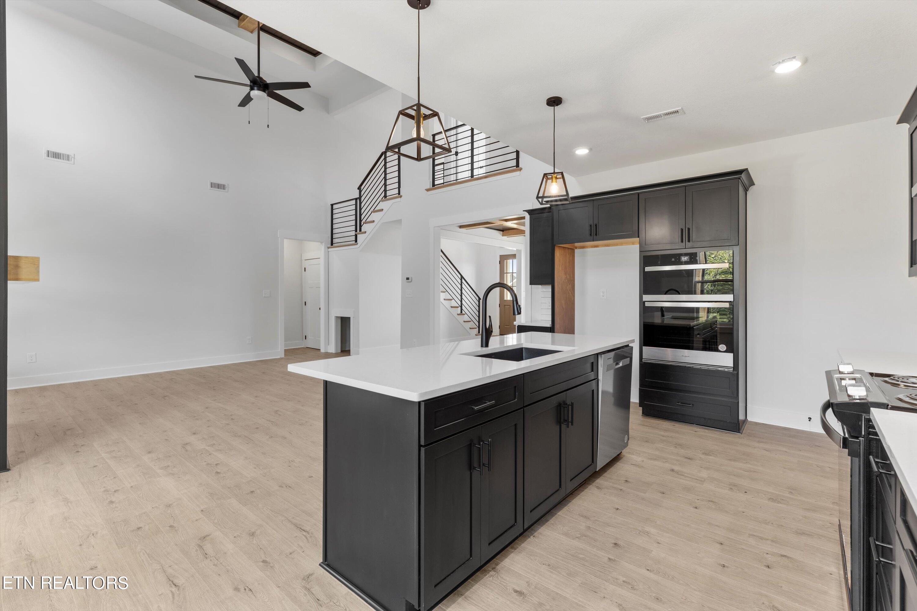 5739 Mountain Vista Lane