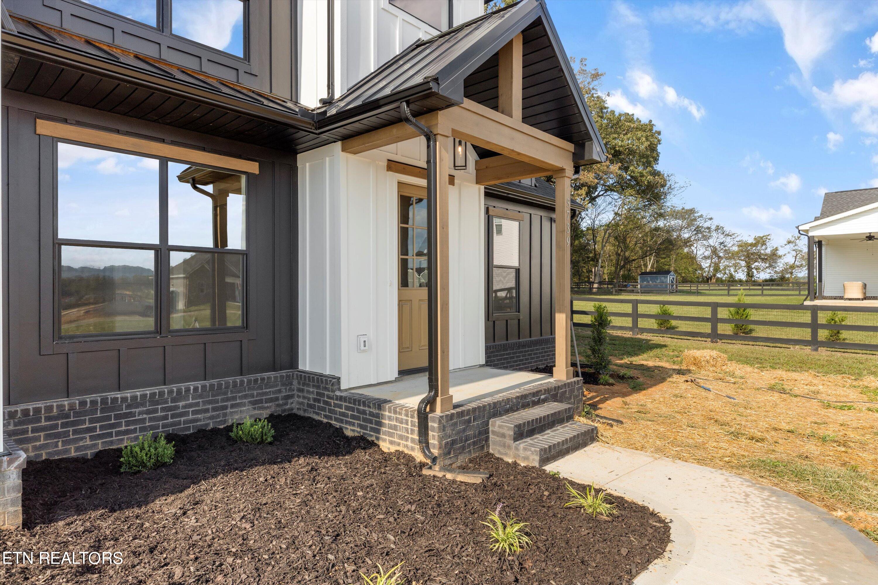 5739 Mountain Vista Lane