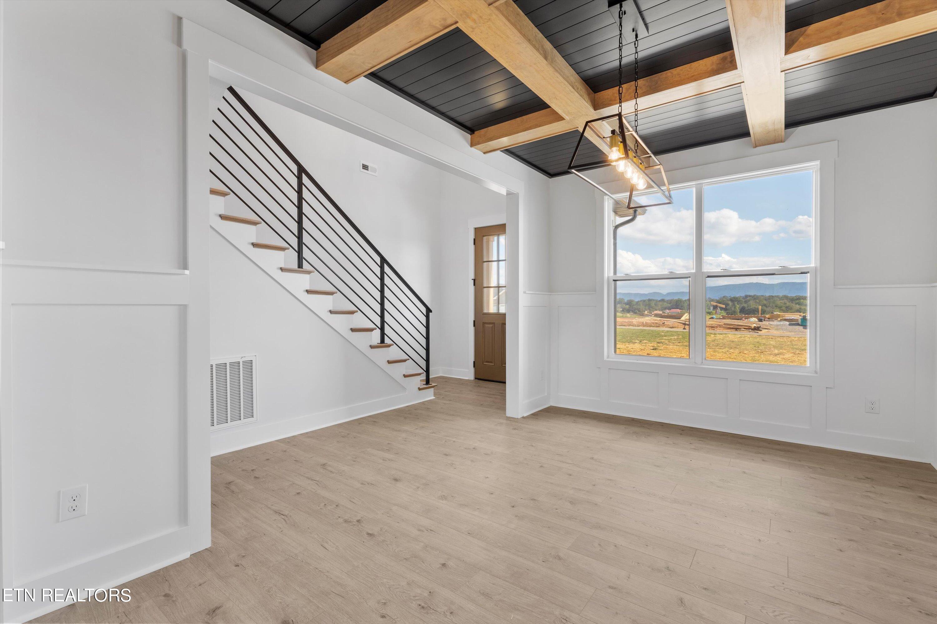 5739 Mountain Vista Lane