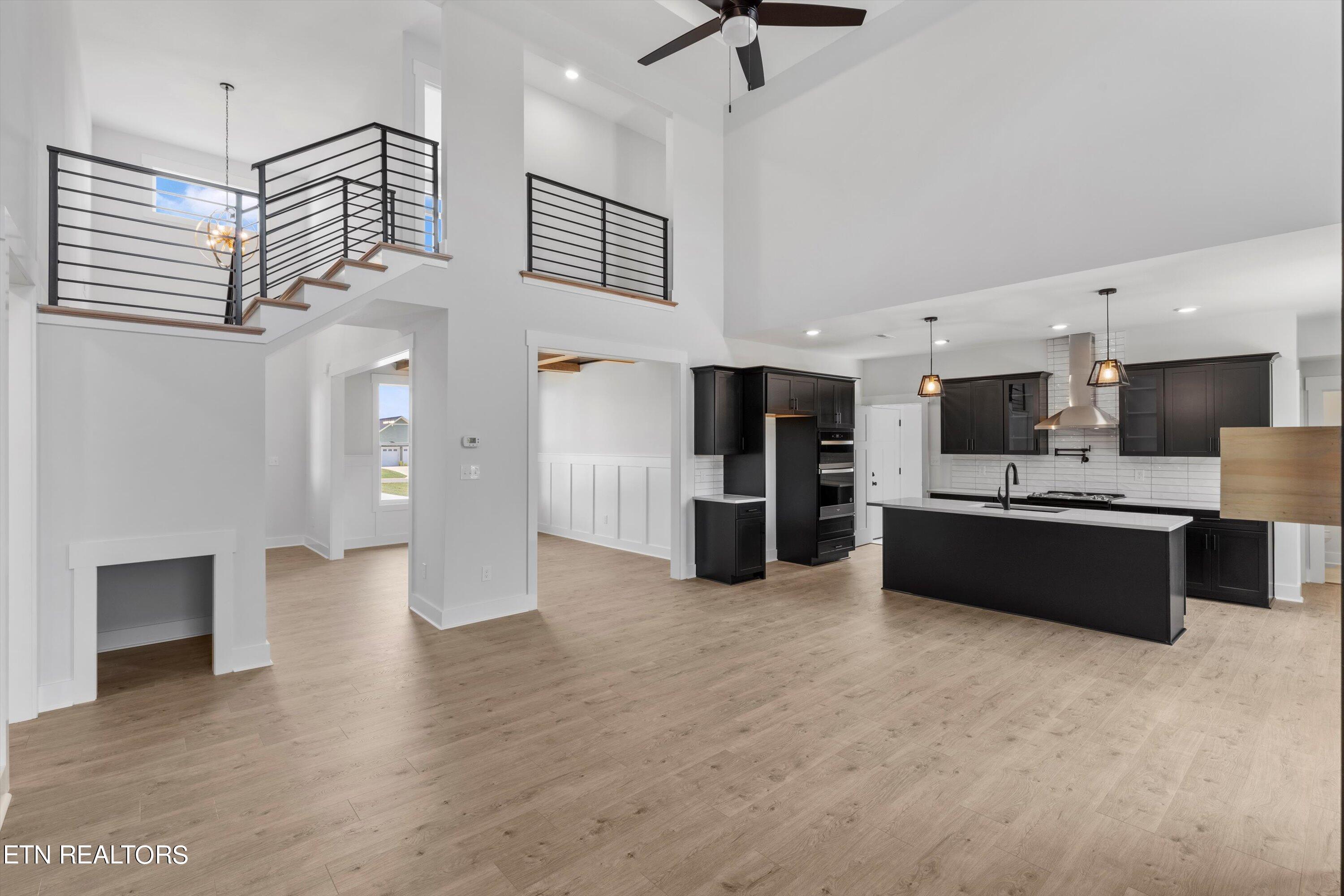 5739 Mountain Vista Lane