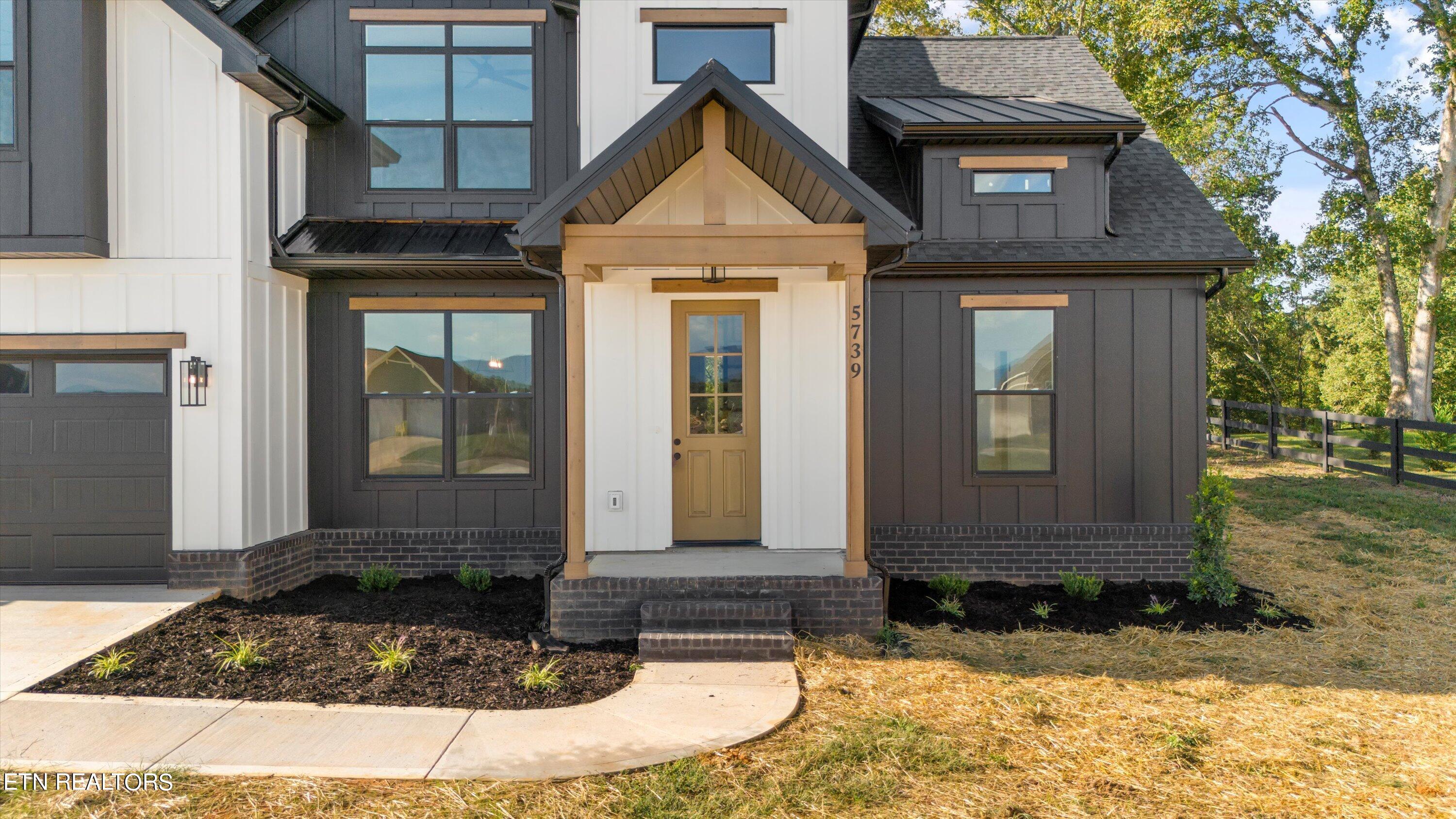 5739 Mountain Vista Lane