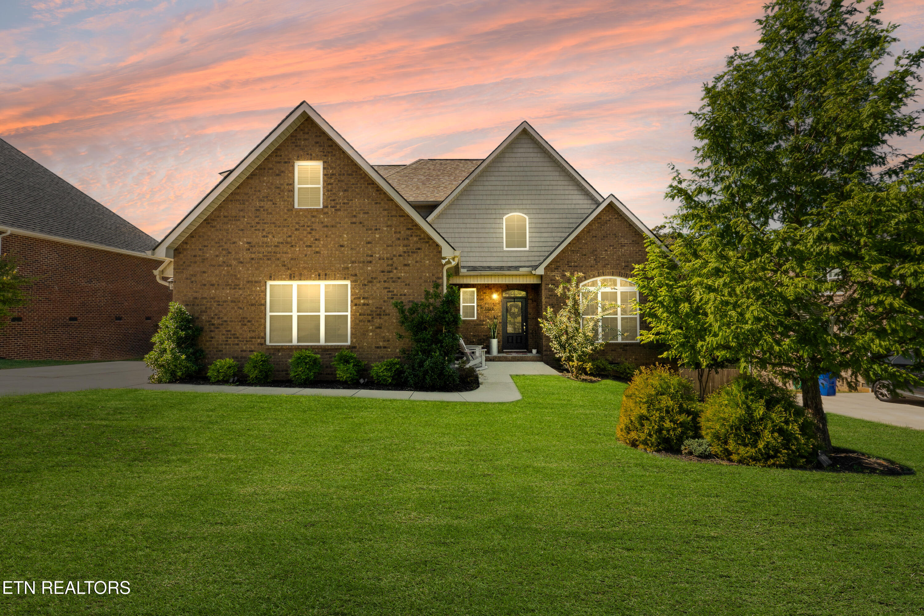 1739 Apple Grove Lane