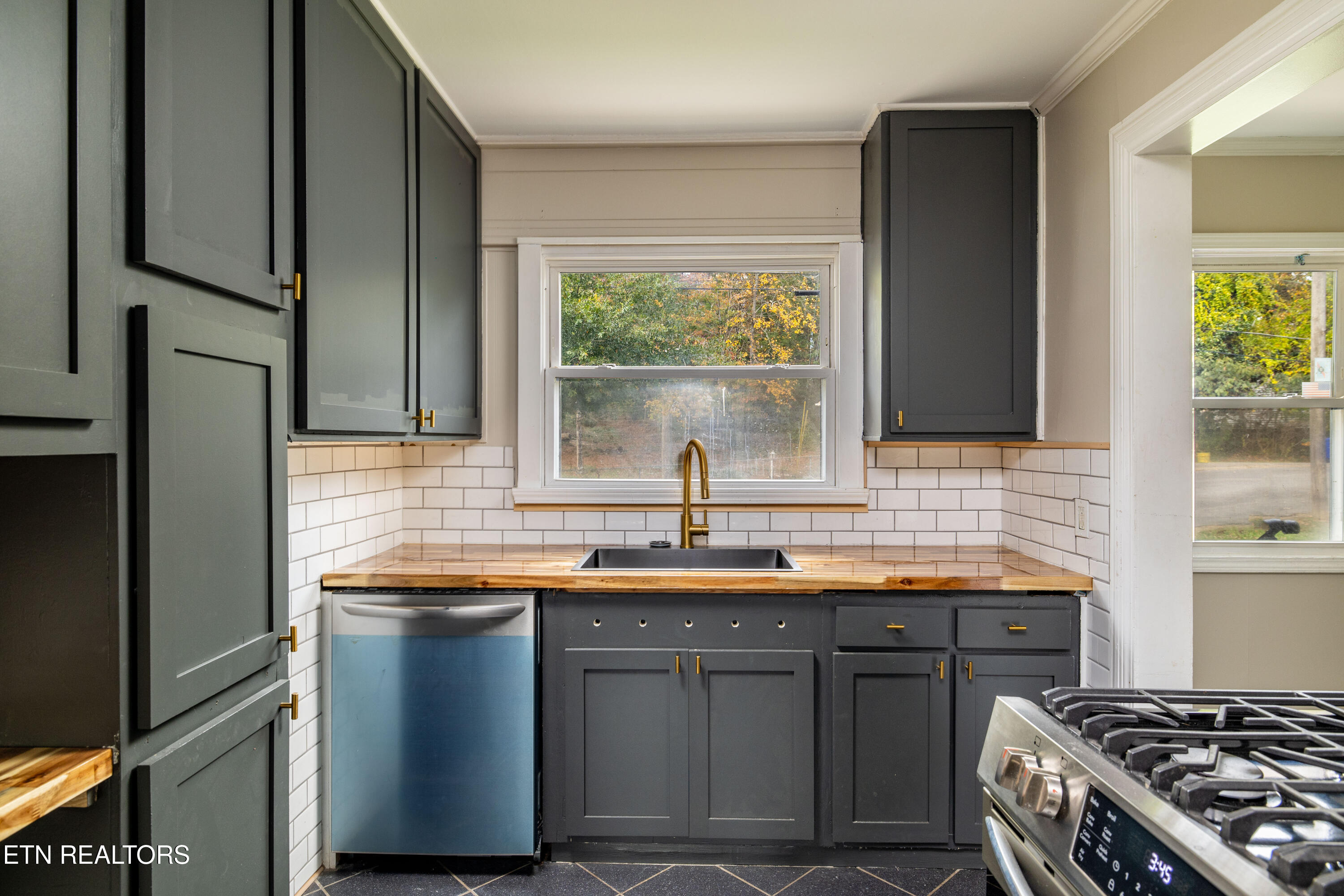 105 Cedar Lane