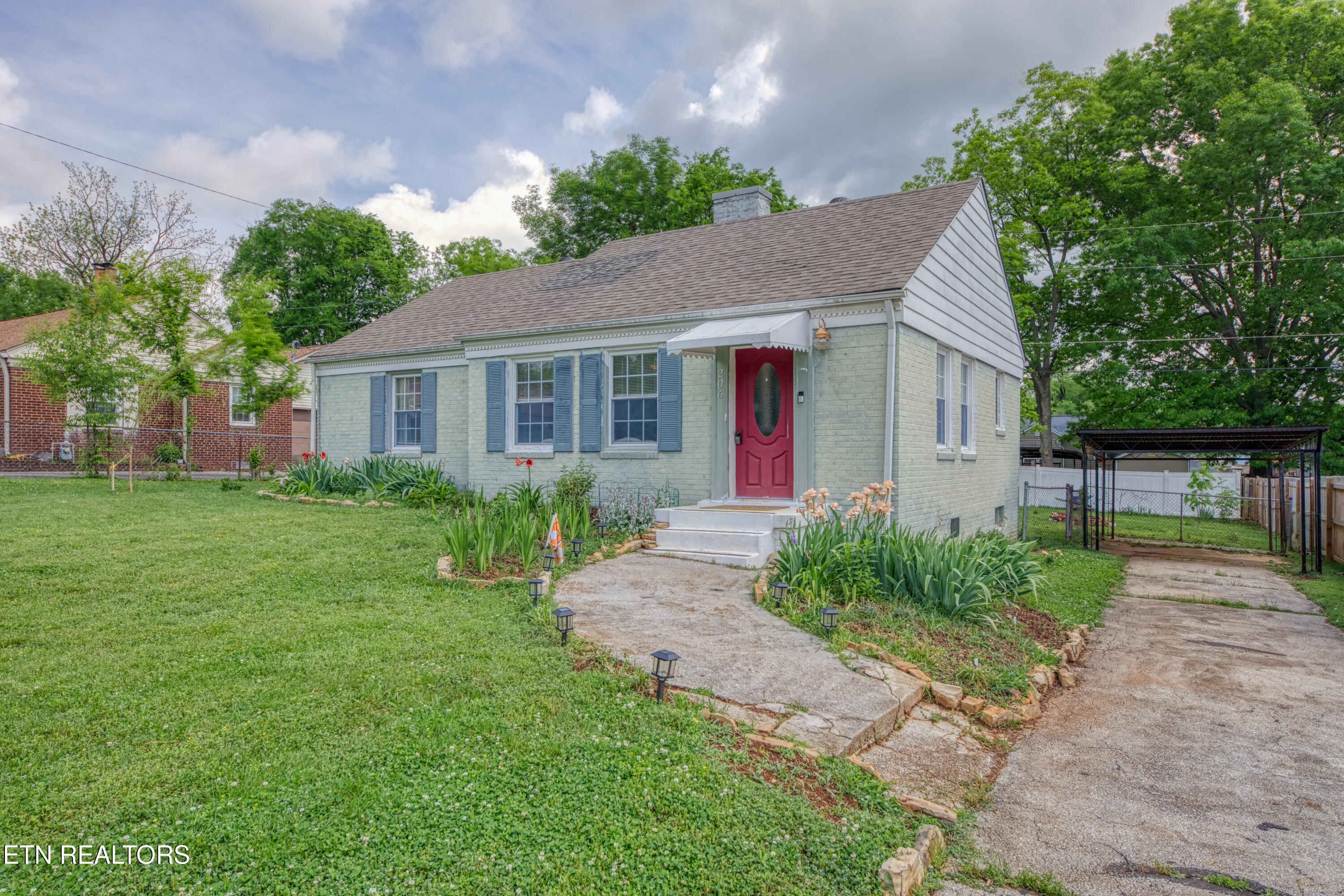 206 Boxwood Ave