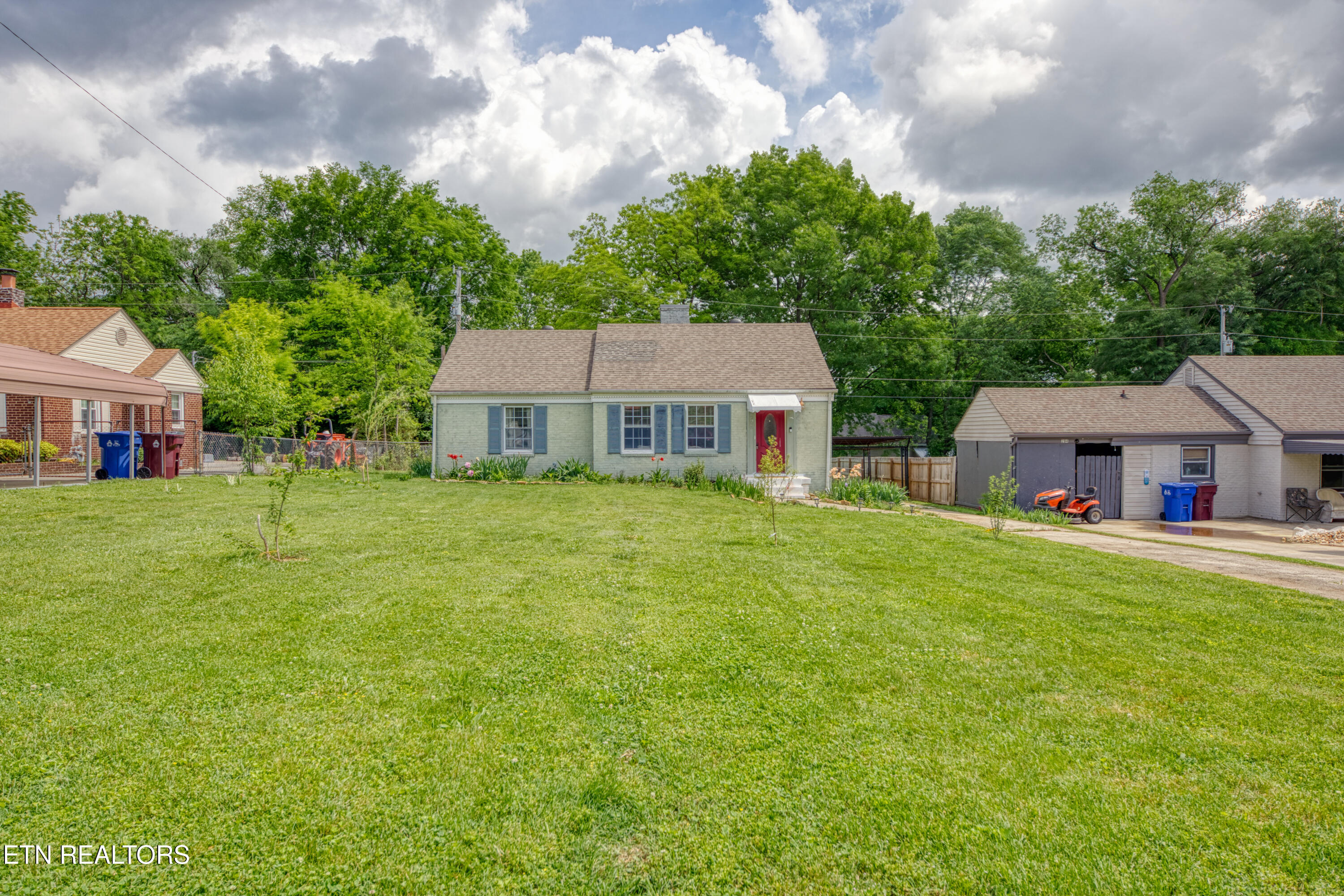 206 Boxwood Ave