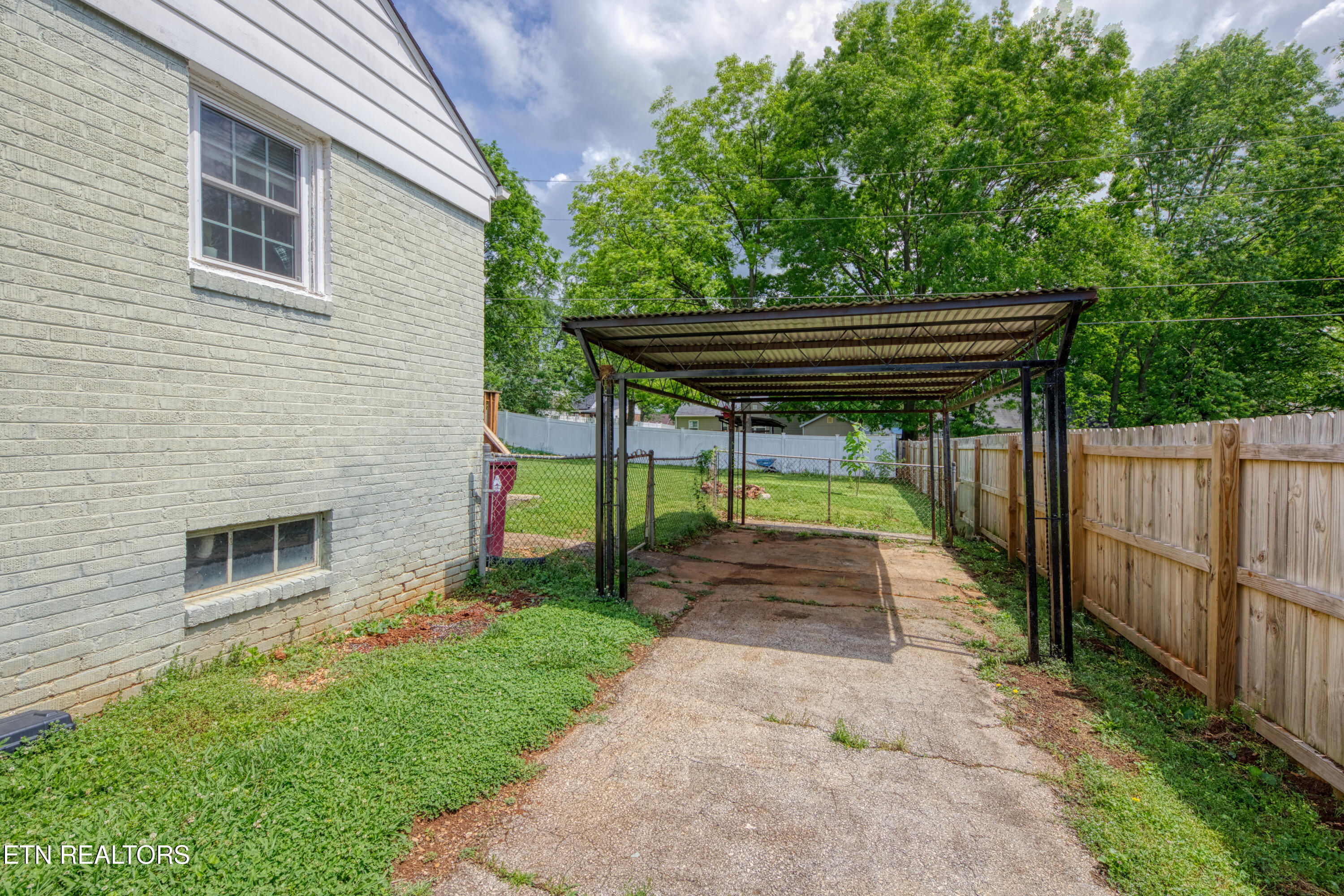 206 Boxwood Ave