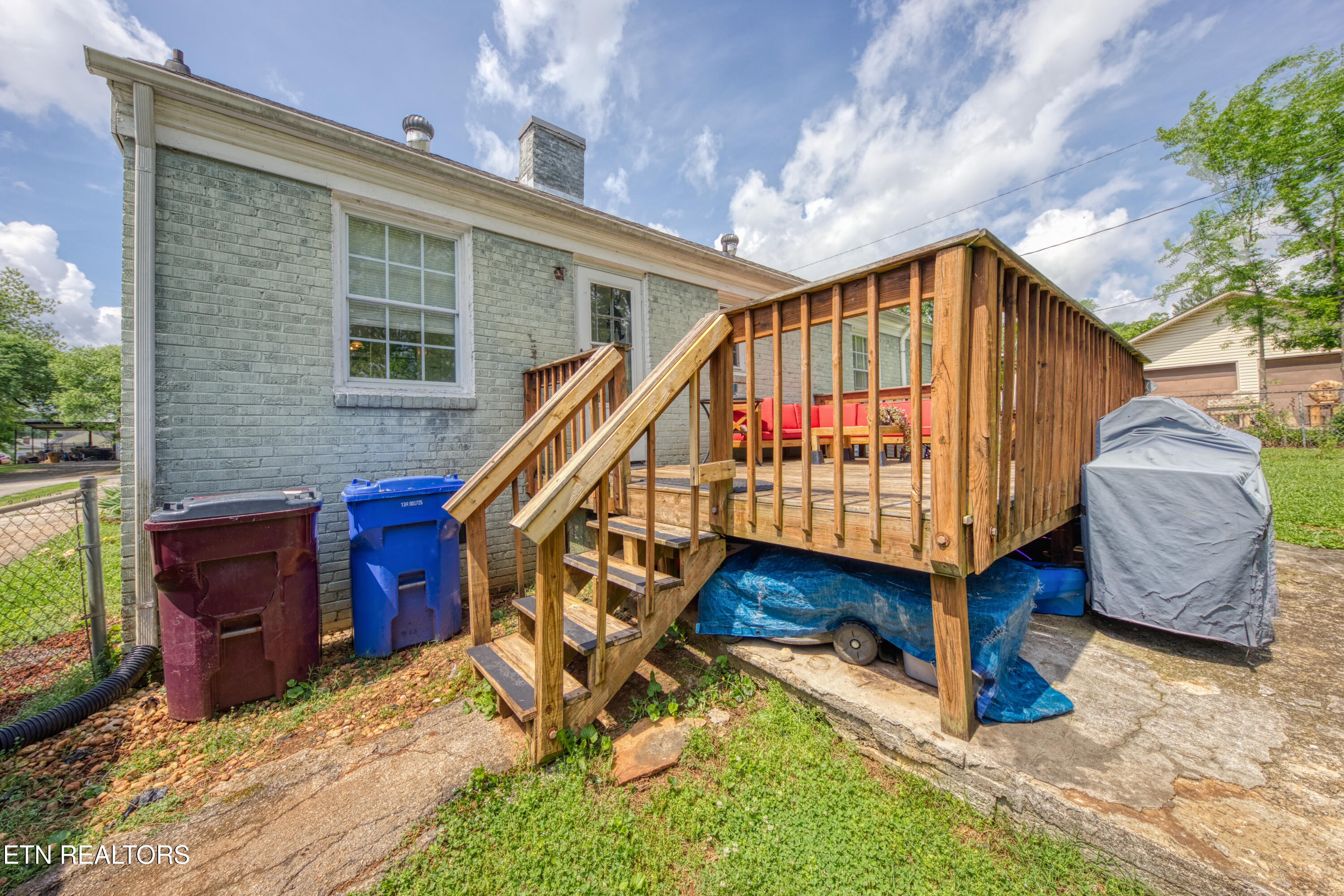 206 Boxwood Ave