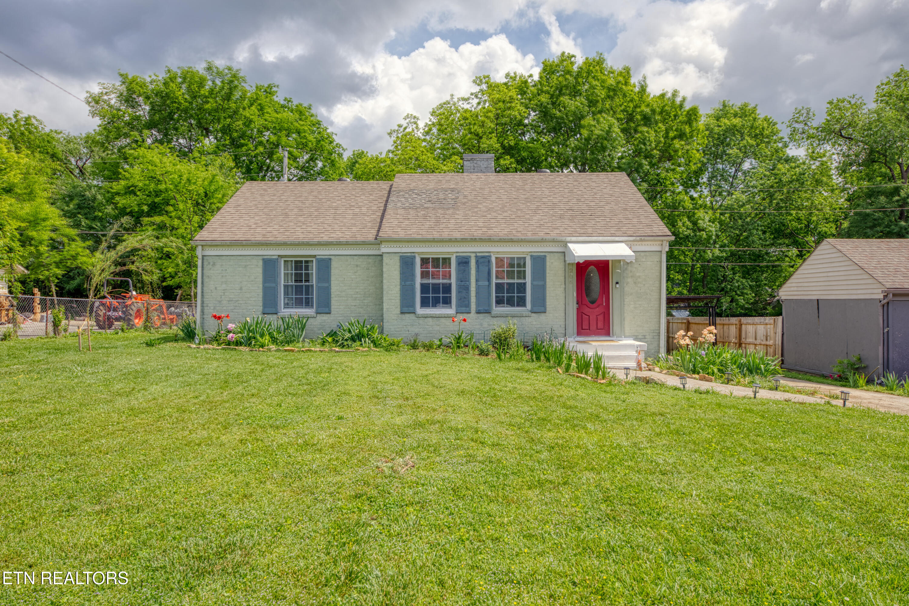 206 Boxwood Ave