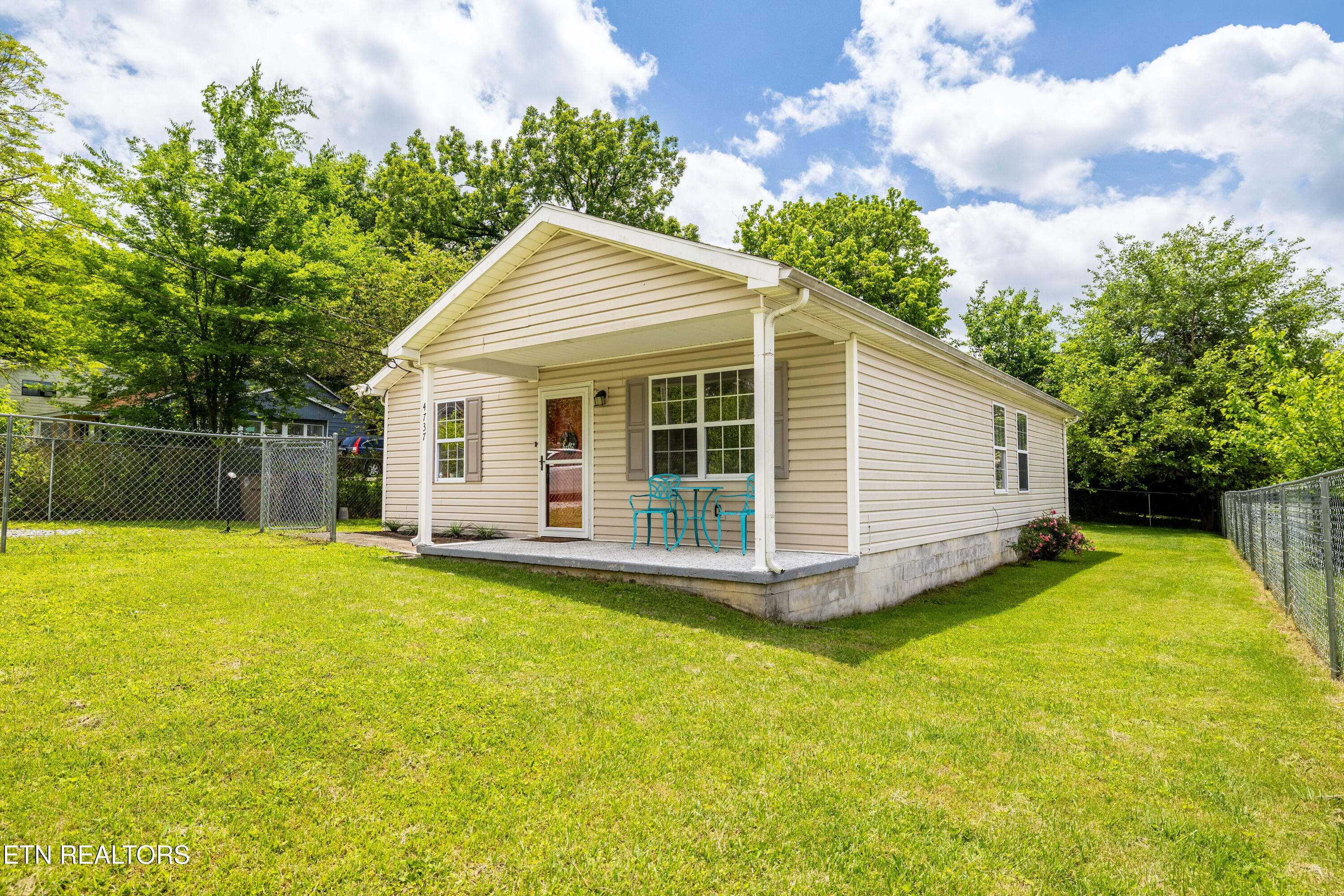4737 Carver Rd
