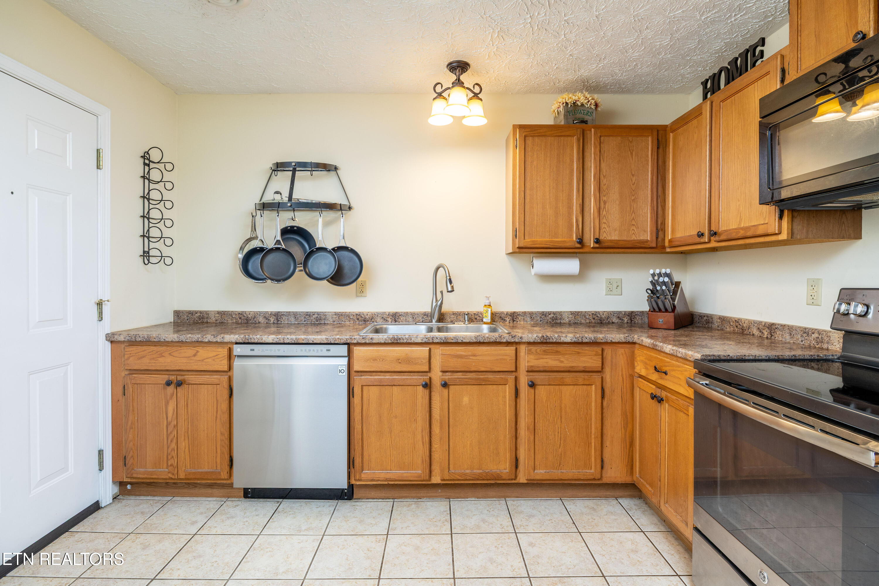 4737 Carver Rd