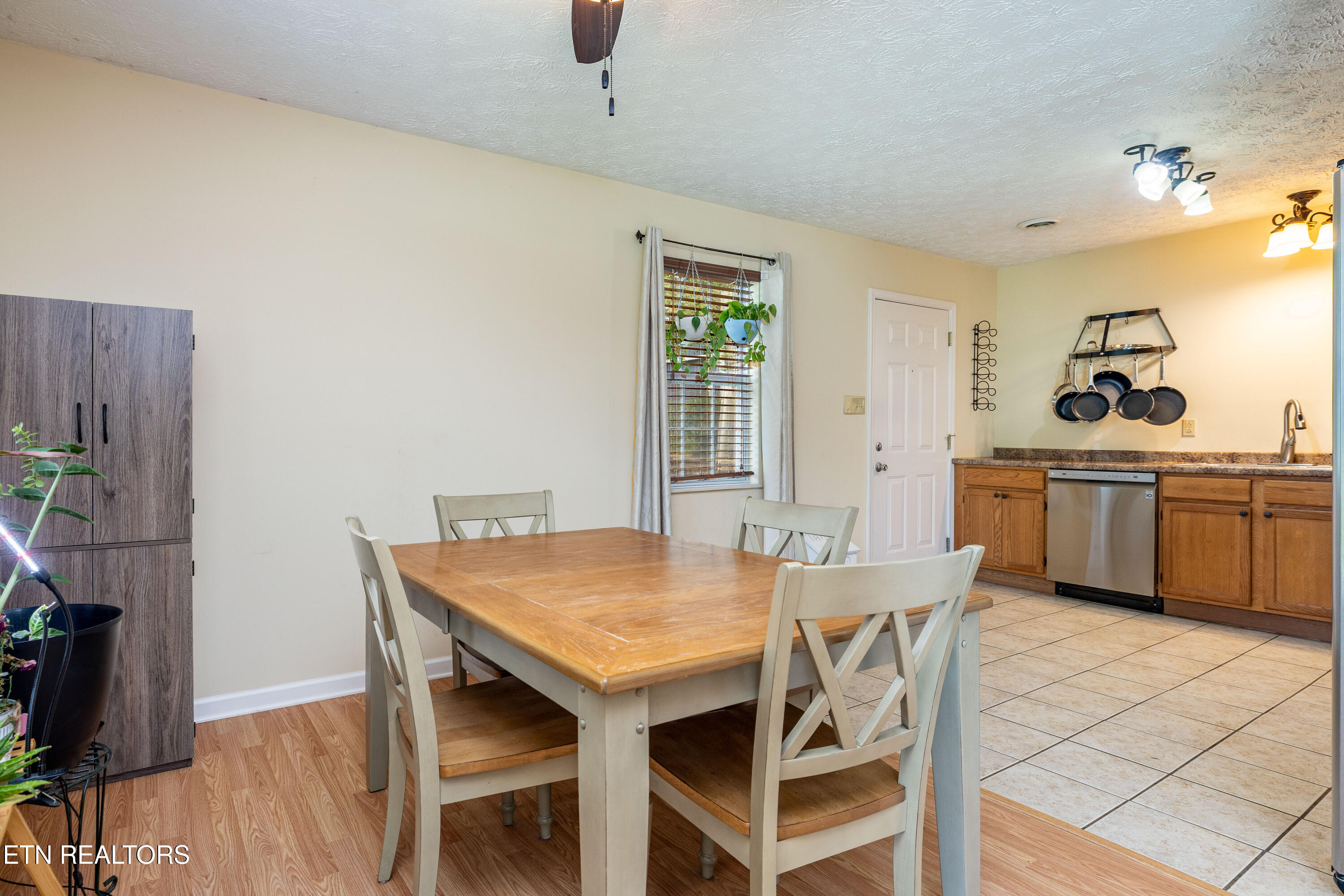 4737 Carver Rd