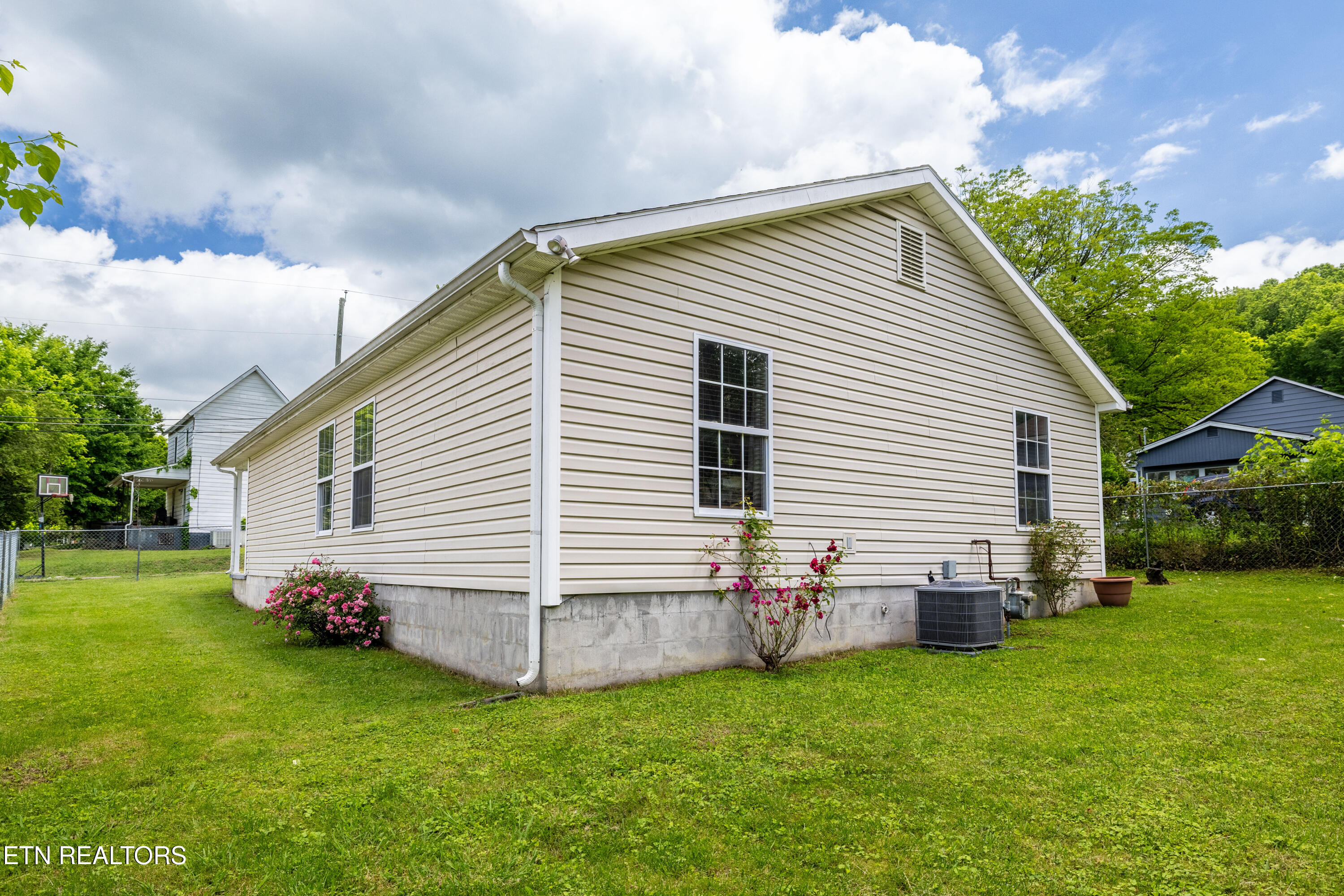 4737 Carver Rd