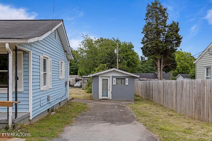 2504 Cecelia Ave
