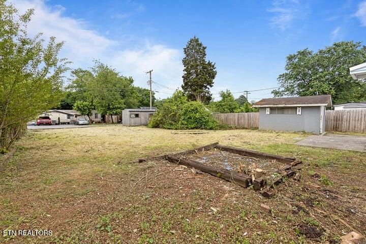 2504 Cecelia Ave