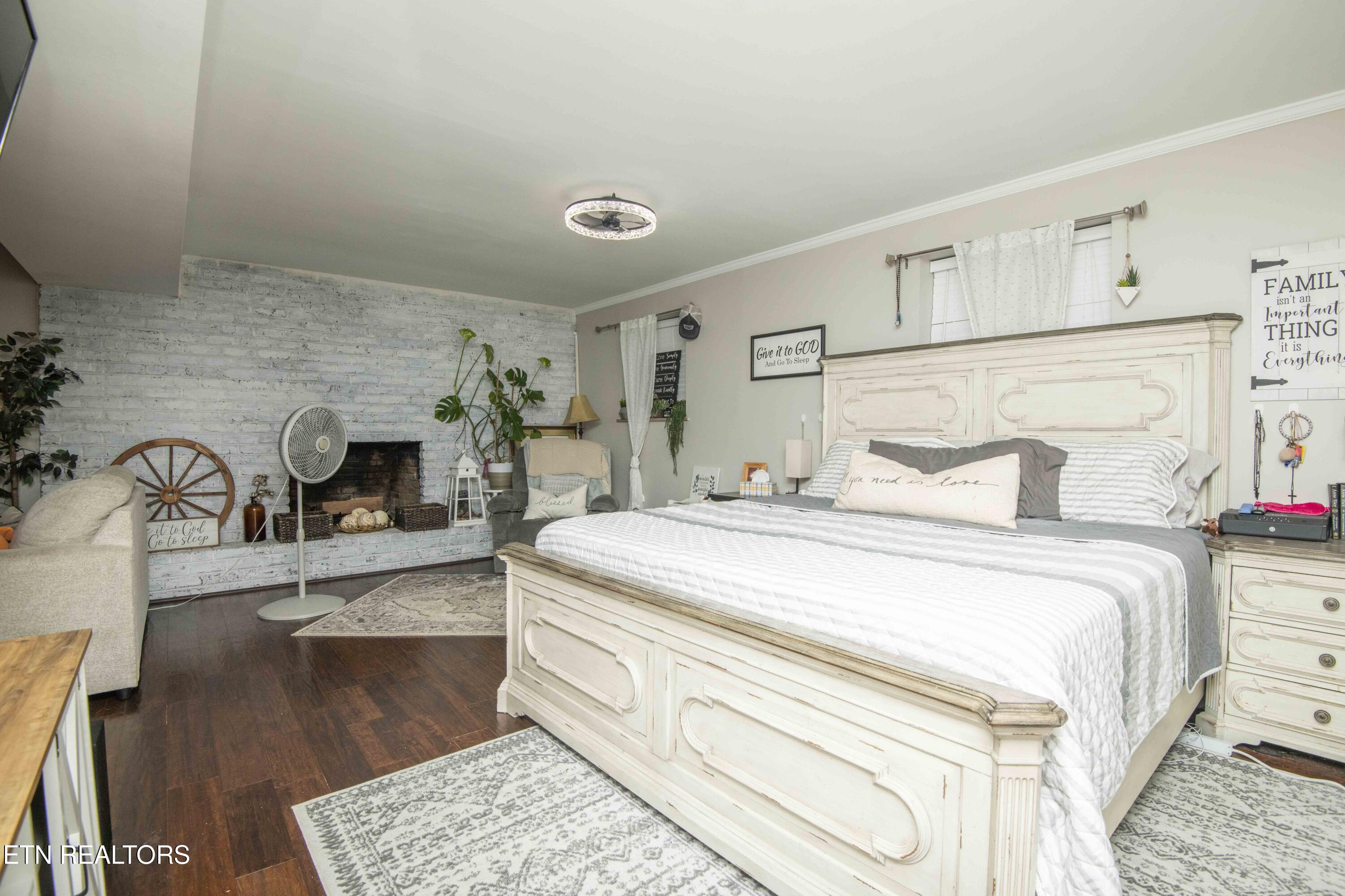 1104 Remington Rd