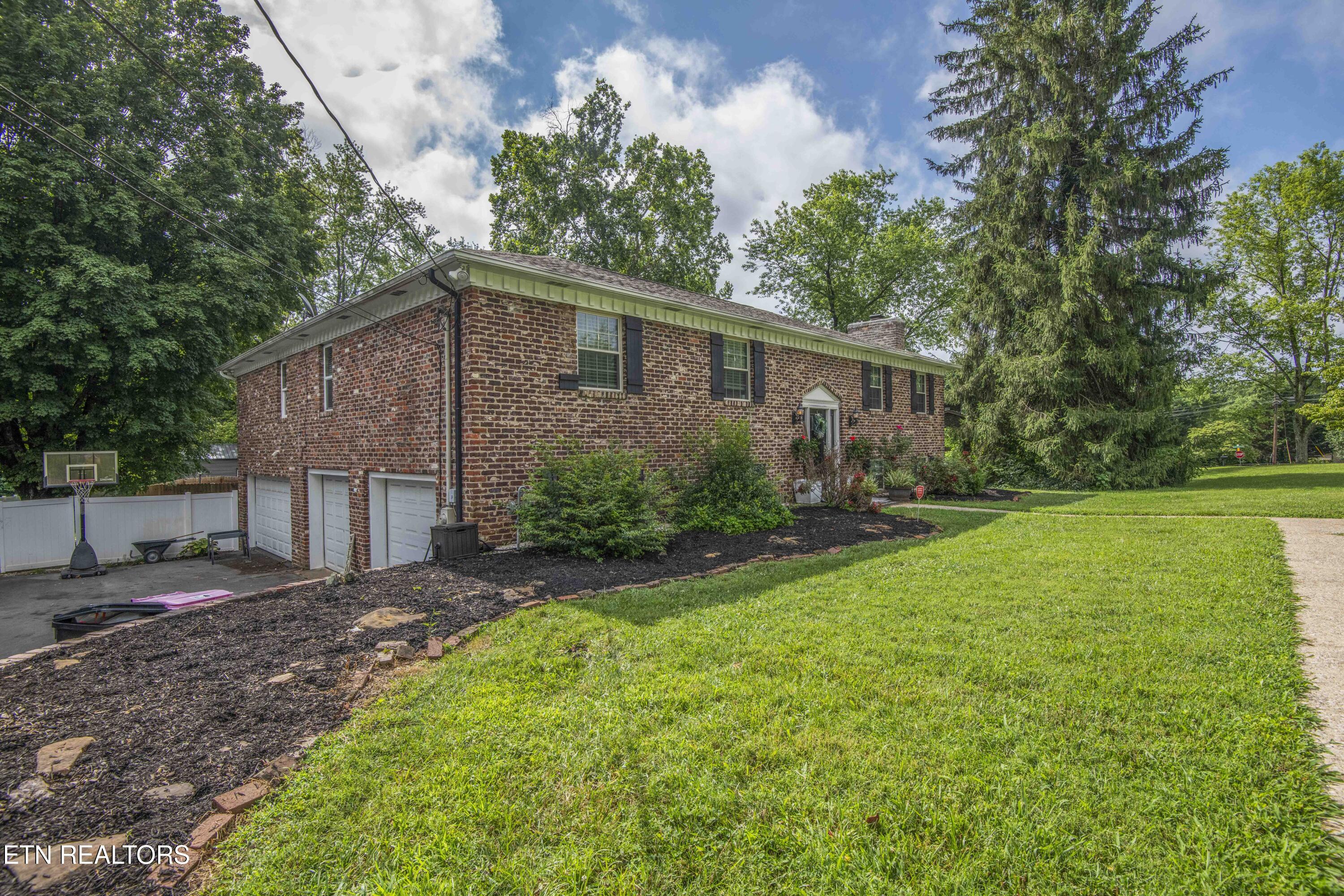 1104 Remington Rd