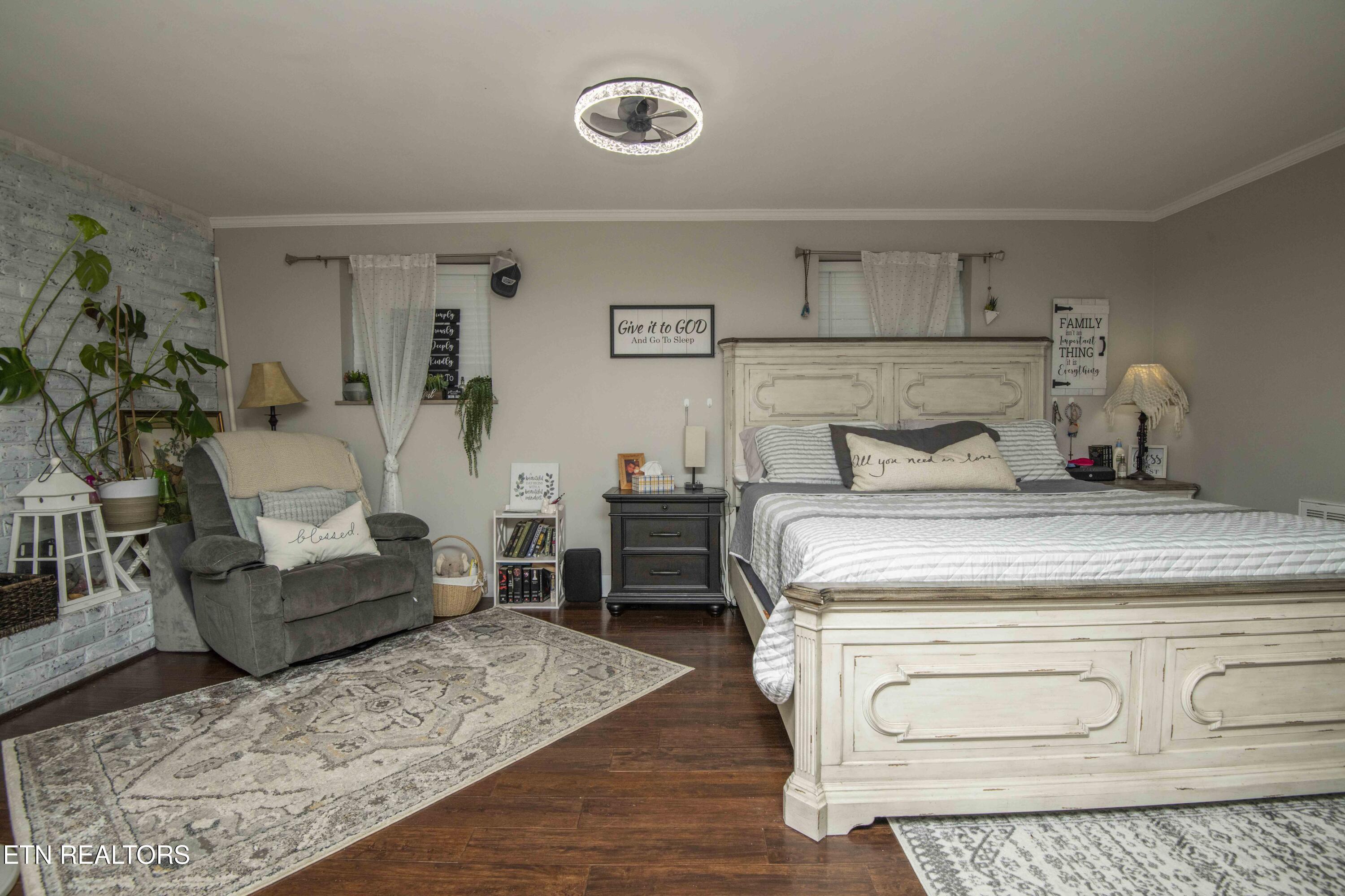 1104 Remington Rd