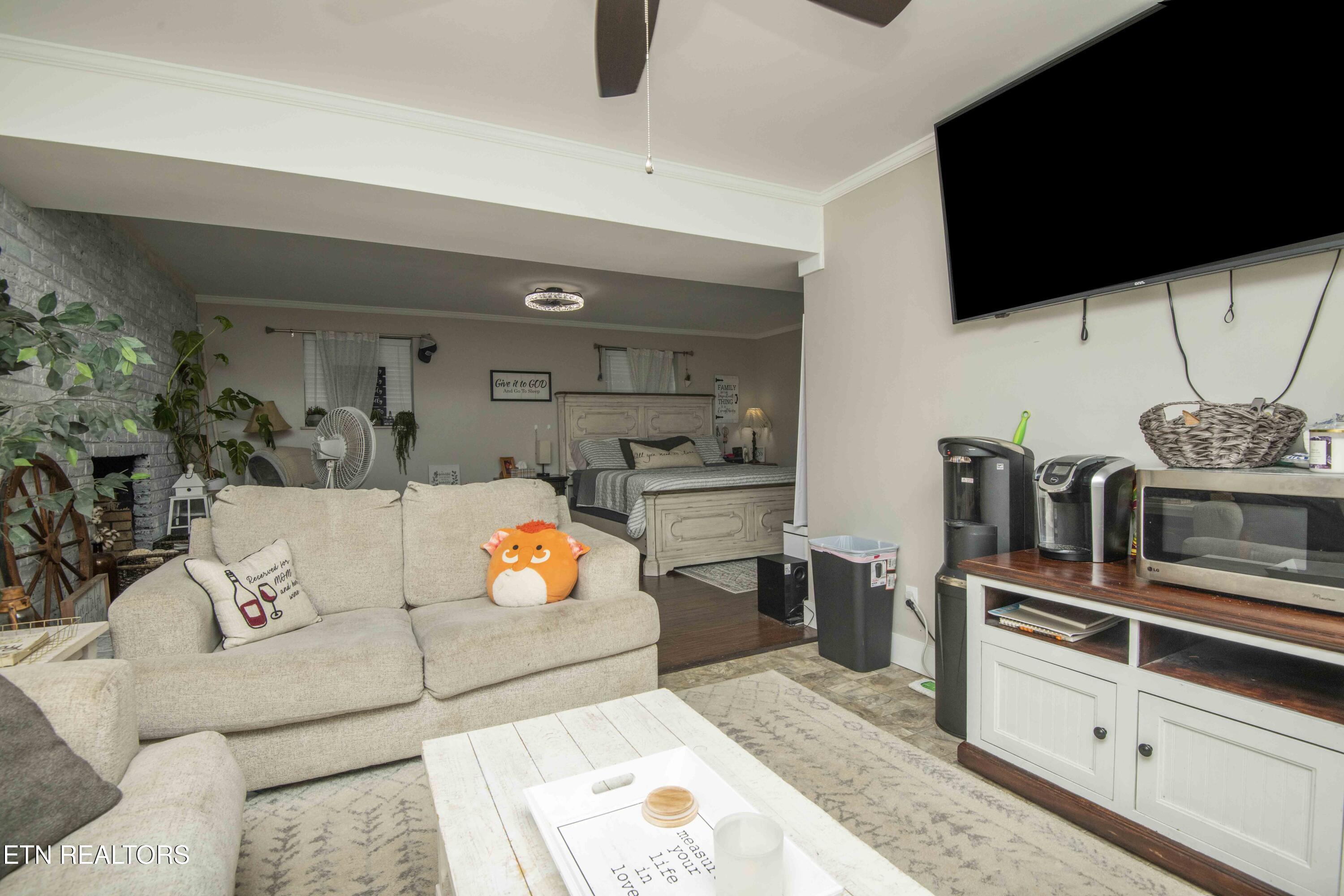 1104 Remington Rd
