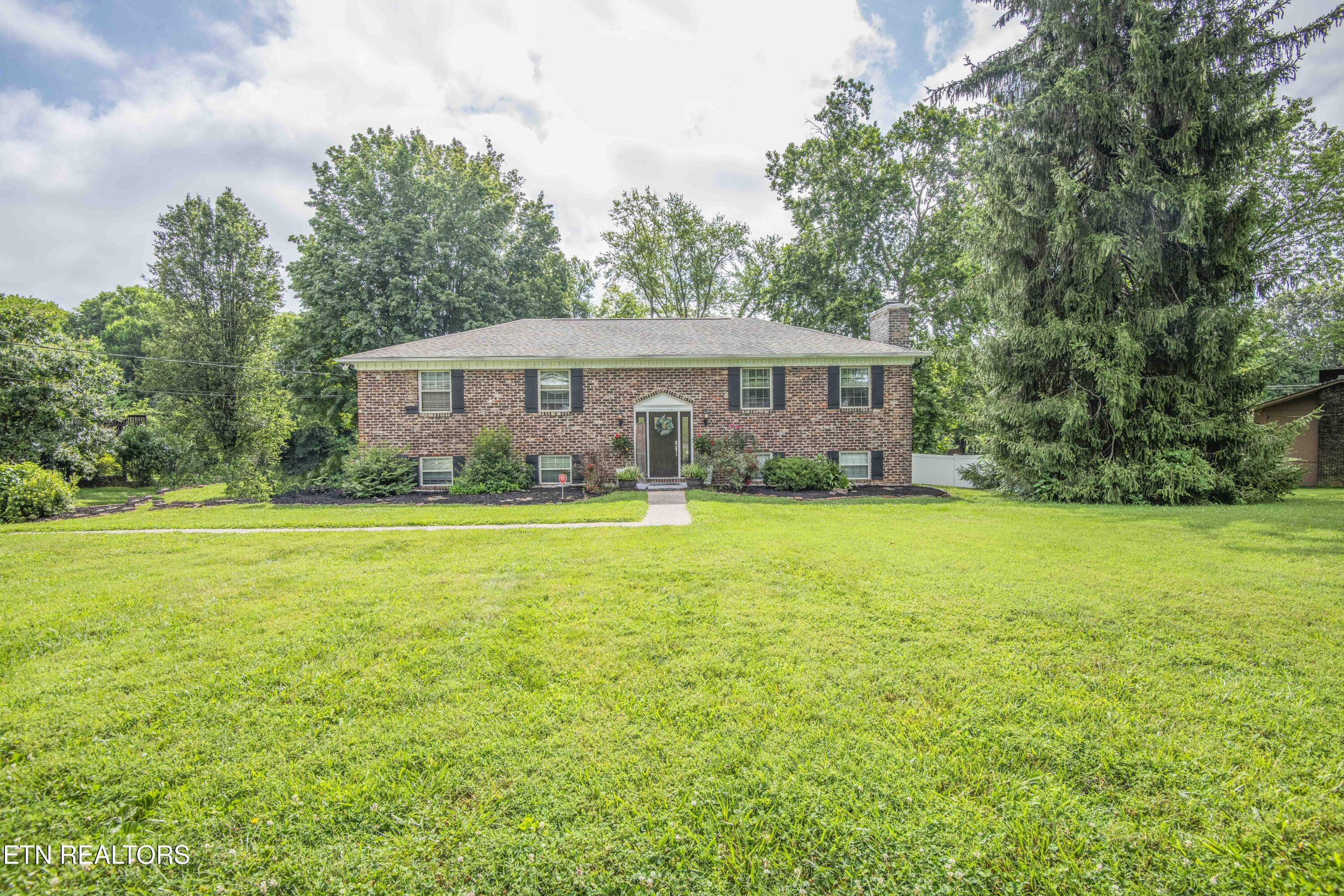 1104 Remington Rd