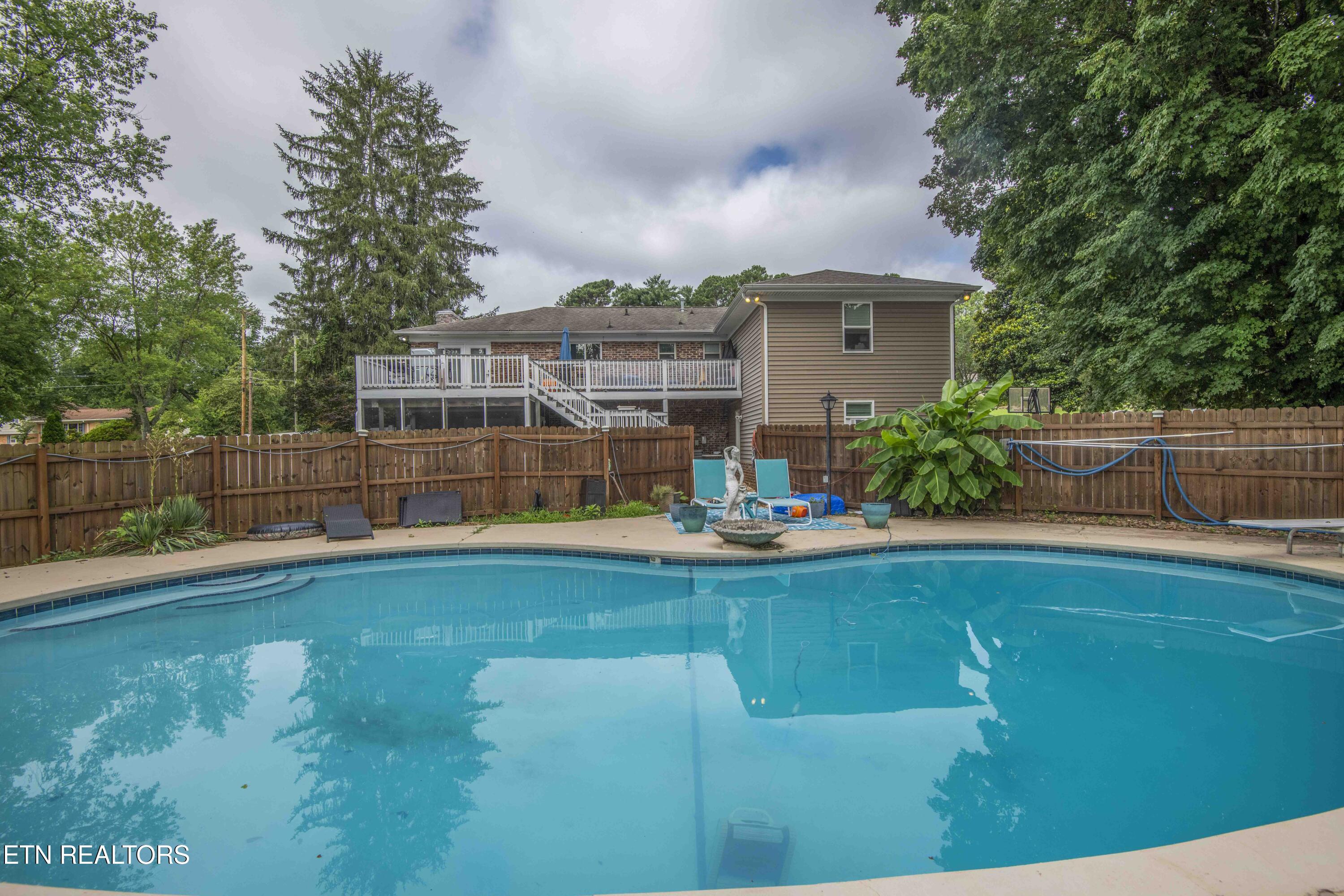 1104 Remington Rd