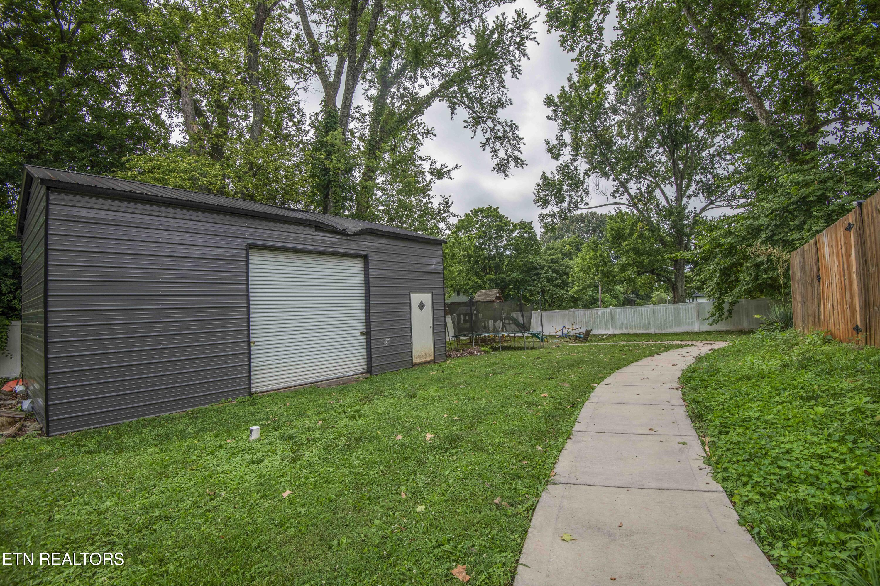 1104 Remington Rd