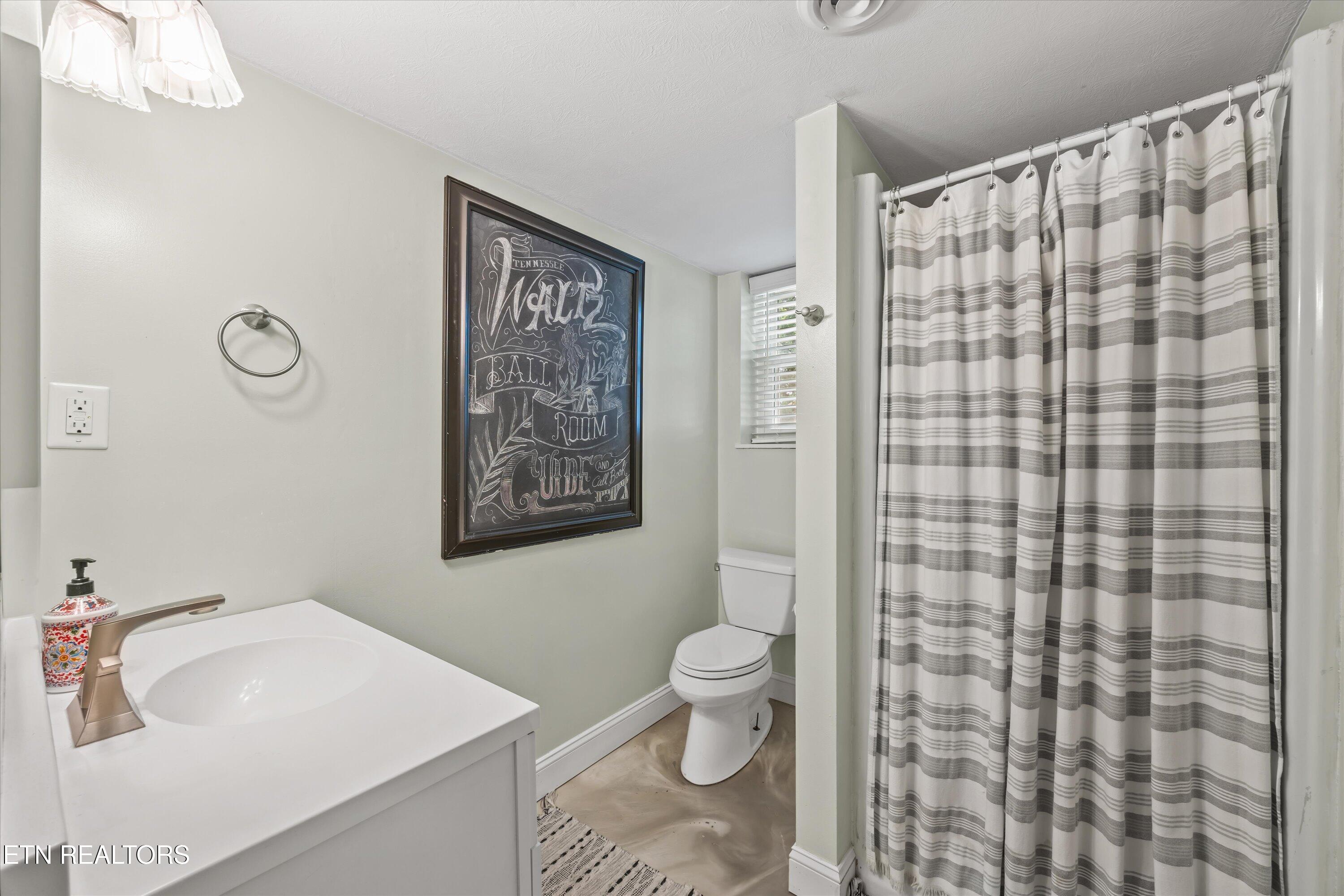 102 Candora Rd