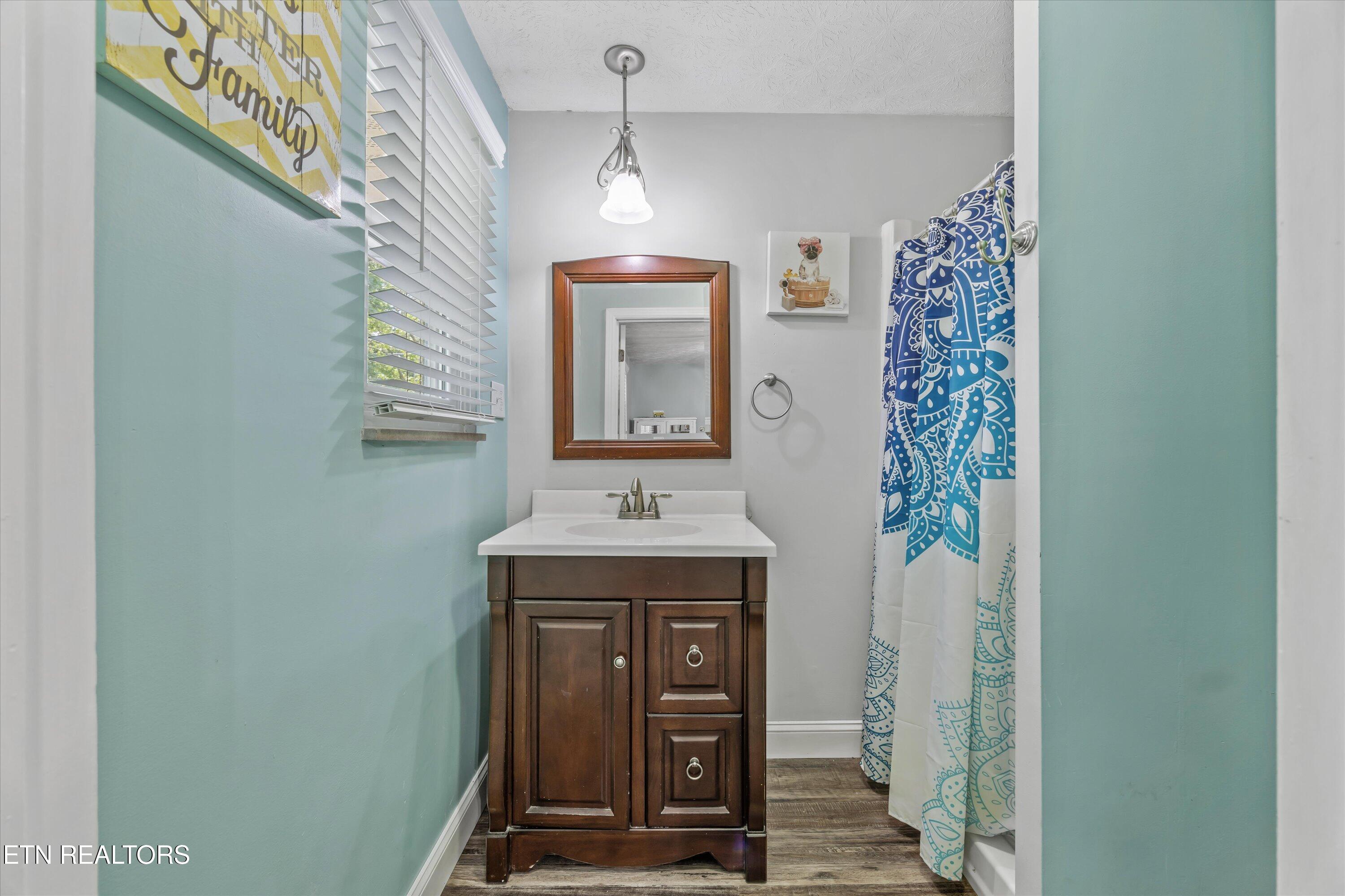 102 Candora Rd