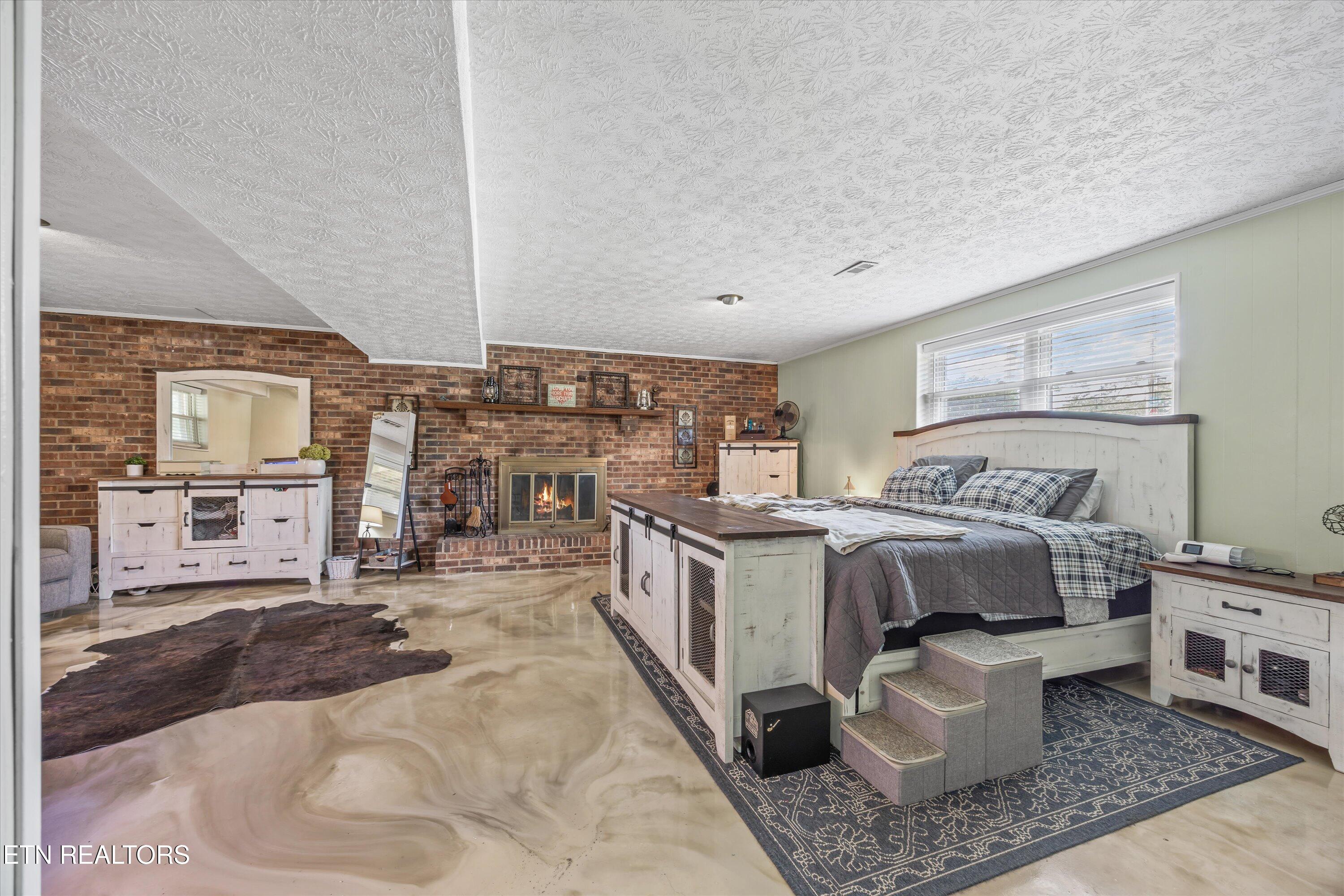 102 Candora Rd