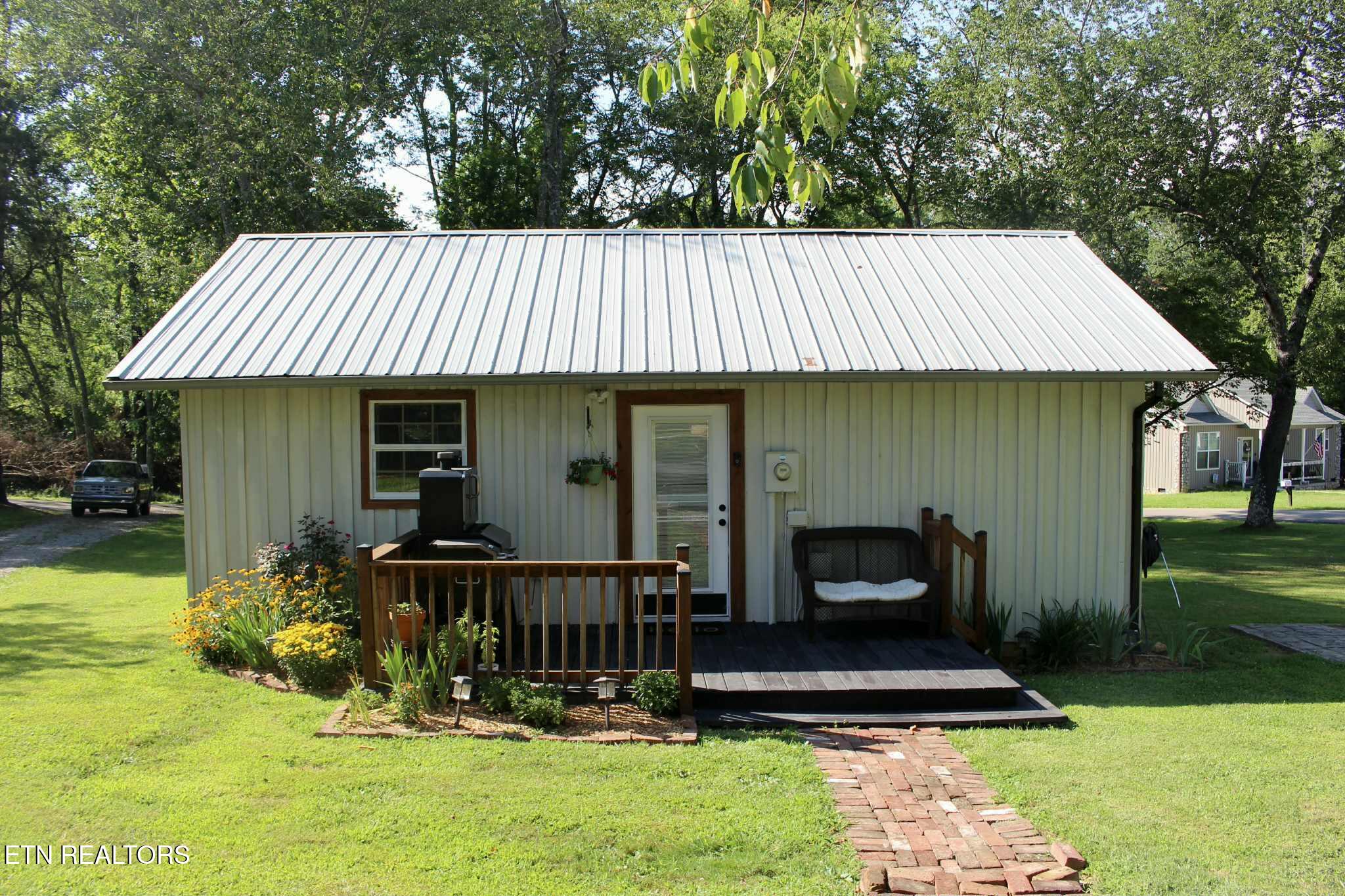 105 Lakeshore View Drive
