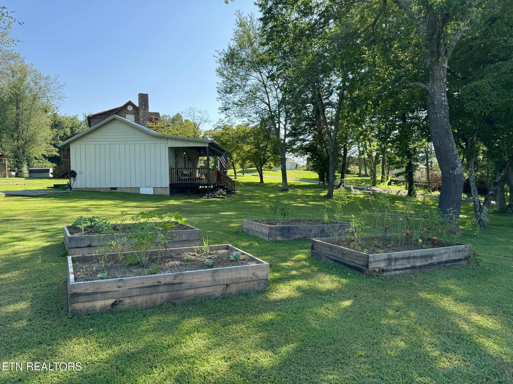 105 Lakeshore View Drive