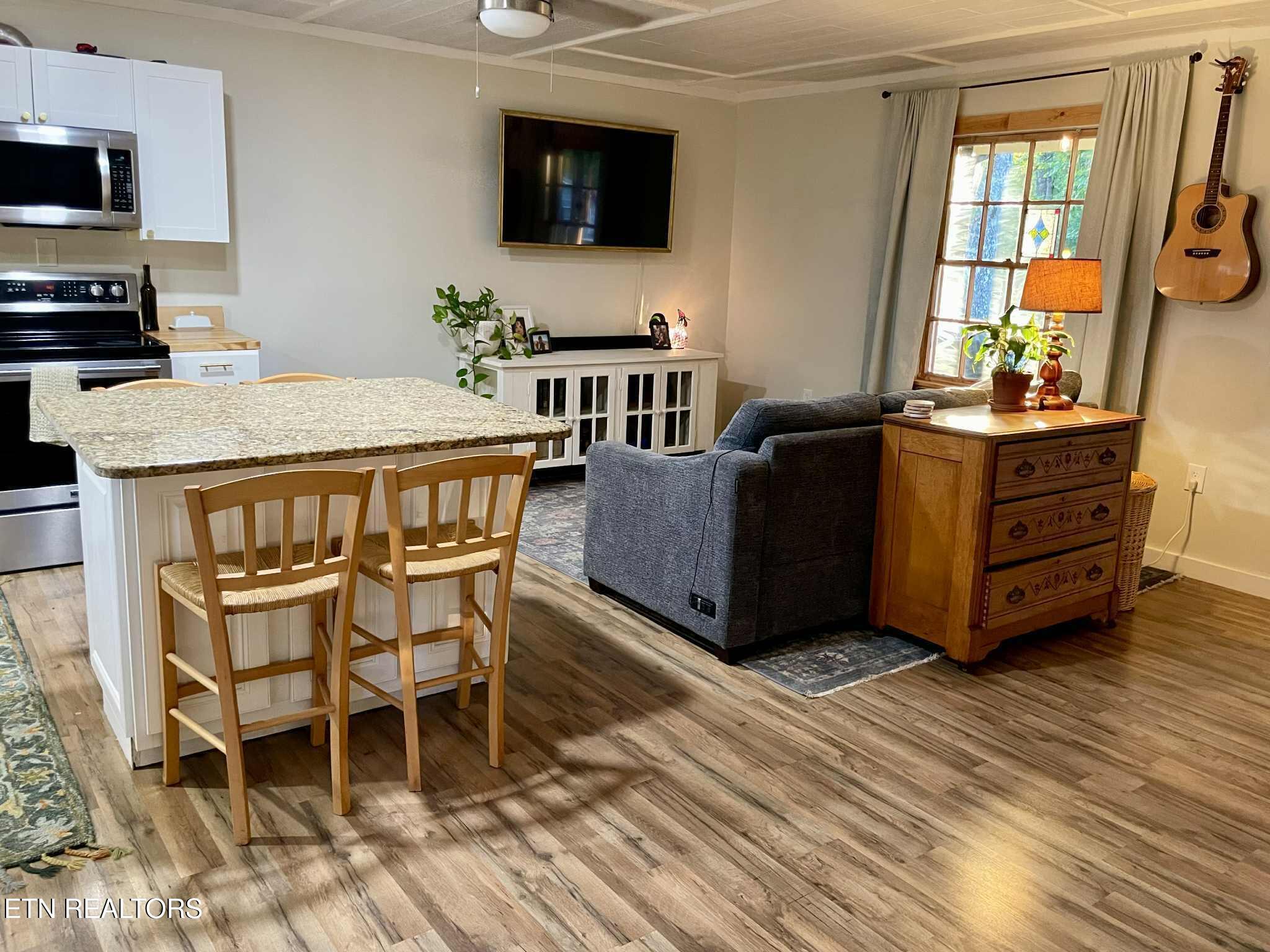105 Lakeshore View Drive