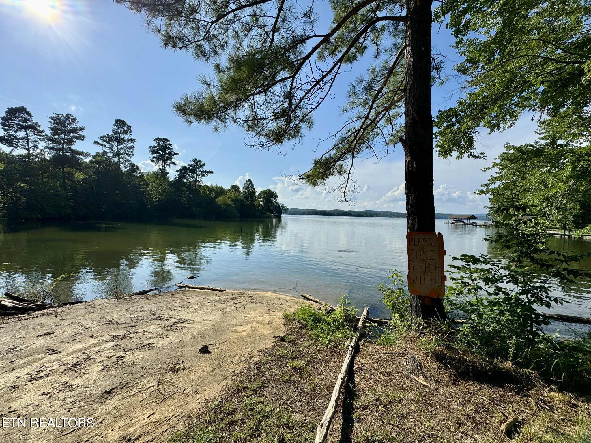105 Lakeshore View Drive