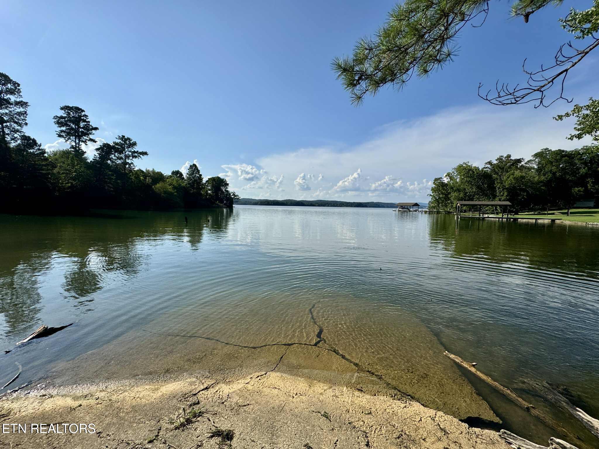 105 Lakeshore View Drive